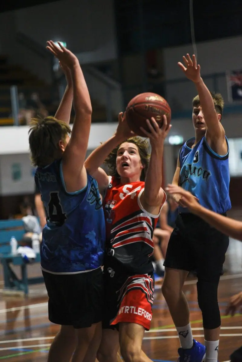 IN HEAVY TRAFFIC: Myrtleford U16 basketballer Ashton McPherson (centre) was looking to thread his way through heavy traffic towards the basket during his team\\'s match against Echuca Pirates during the Wodonga Junior Invitational Basketball Tournament held at Wodonga over the weekend. PHOTO: Melissa Beattie