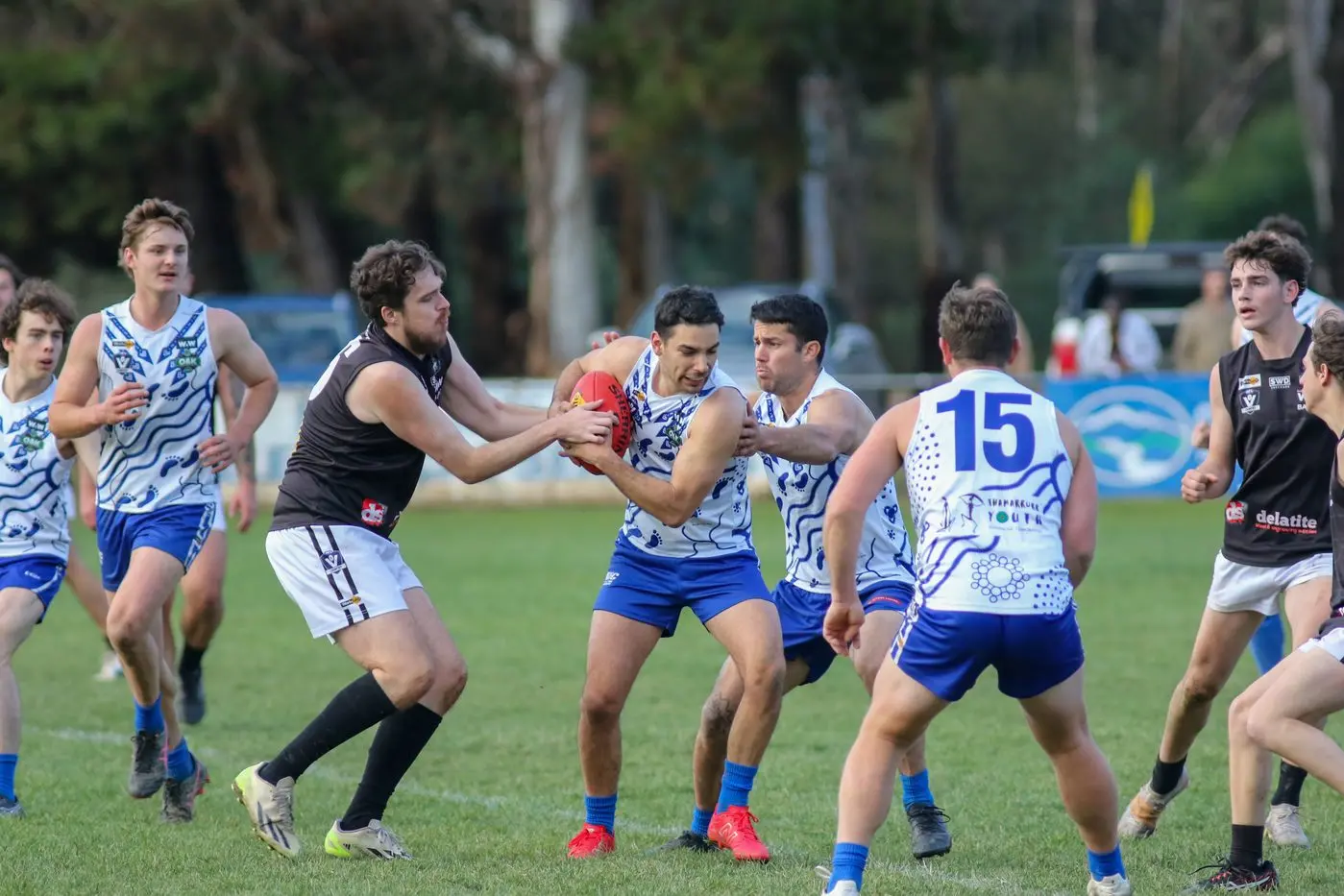 CONTEST WORK: Michael Elliot looks to break through the pack. PHOTO: Richard Xerri