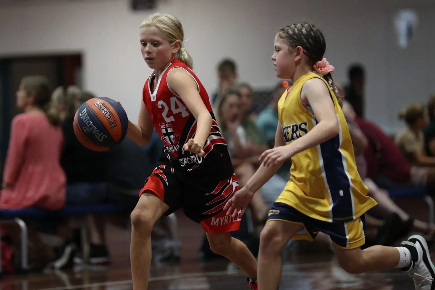 DRIVE: Under 12 player Goldie Cartwright keeps her opponent at bay while she moves down the court. PHOTOS: Melissa Beattie Id:38561