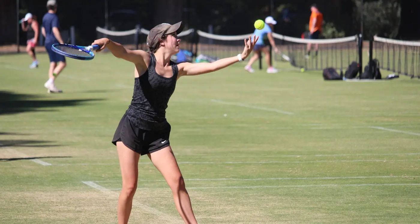 Top return for tennis tournament