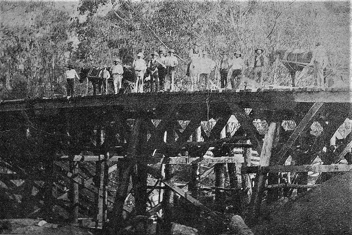 TONER BRIDGE BUILDERS, OVENS RIVER: Denis Toner\\'s bridge and road making crew stand on the original Nimmo Bridge over the Ovens River prior to its official opening. Id:32114