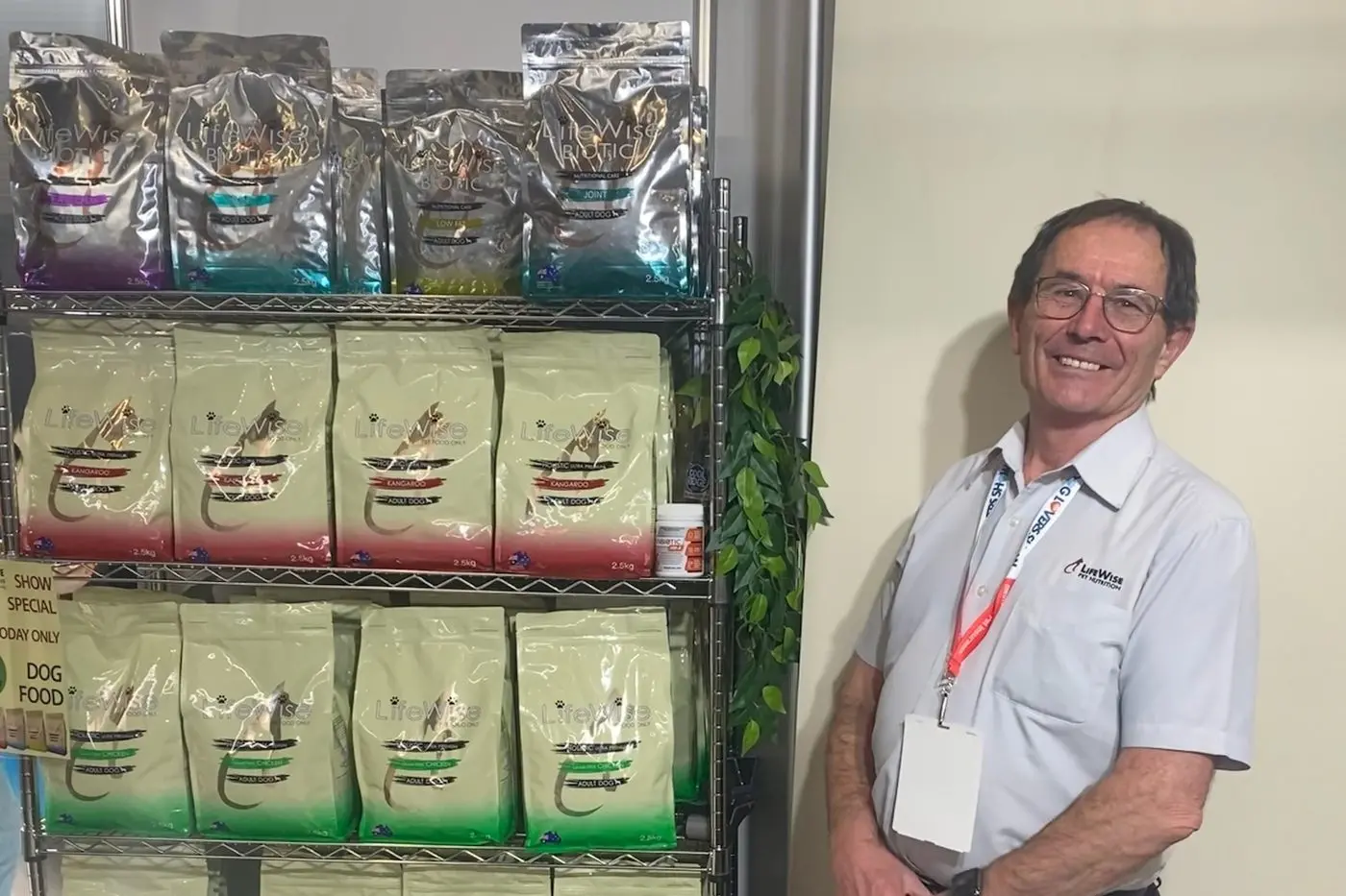 CHUM CHECK-IN: Special guest speaker, Bill Wiadrovski will drop in to Myrtleford this weekend to answer pet owners\\' nutritional questions. PHOTO: TAFCO Rural Supplies.