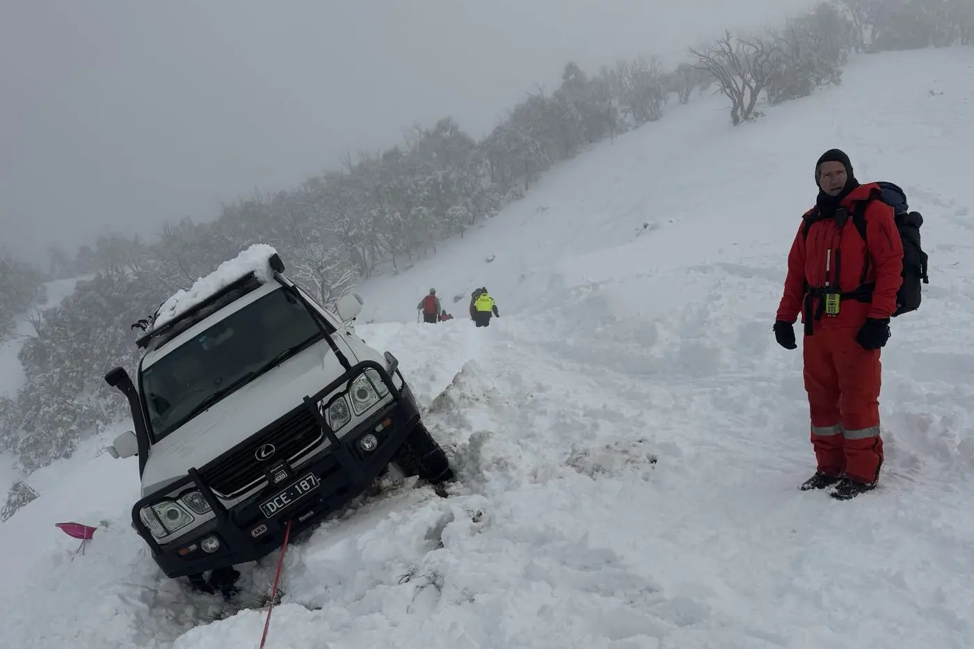 STRANDED: Six vehicles and their 13 occupants had to be rescued after getting stuck in heavy snowfall near Mt Hotham. PHOTO: Bright SES