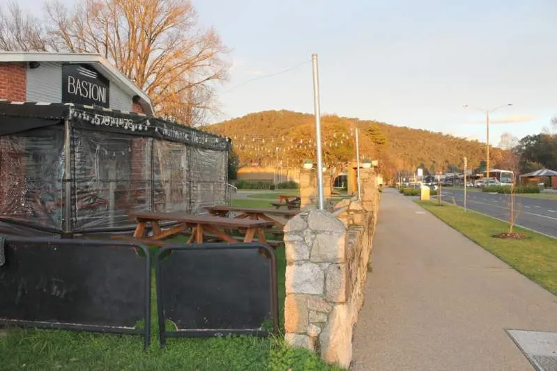 FEELING THE PAIN: An almost deserted Great Alpine Road on Monday afternoon marked the start of what could be an eerie few weeks for businesses in town. Foot traffic in Myrtleford and surrounding towns was high over the weekend but the crowds have not been reflected to businesses, with some business owners fearing locals were kept away afraid of where the crowds have come from. PHOTO: Ashleigh Piles