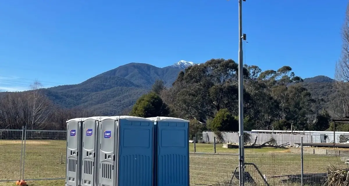Temporary public toilets in Tawonga South