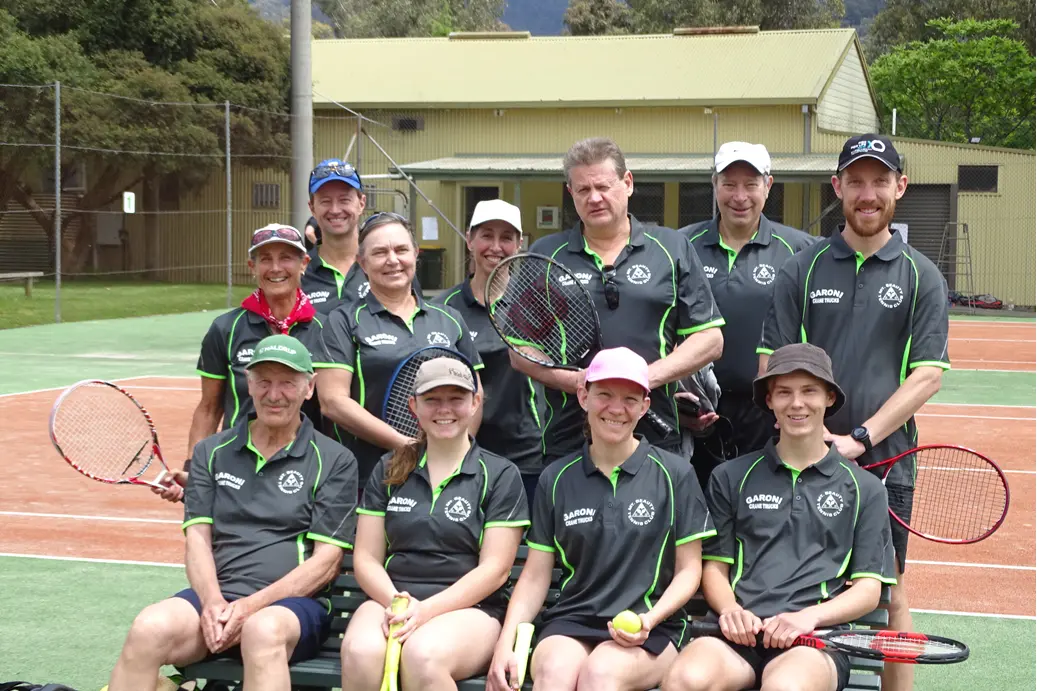 WELCOME: Mount Beauty\\'s seniors one and two tennis squads (back from left) Wayne Williams, Claire Lucas Gear, Rob Cabion, (middle from left) Heather Mull, Andrea Moorman, Justin Bicknell, Paul Mock, (front from left) Ivan Mock, Georgia Moorman, Sonja Greenfield and Campbell Moorman. PHOTO: Paul L\\'Huillier Id:33195
