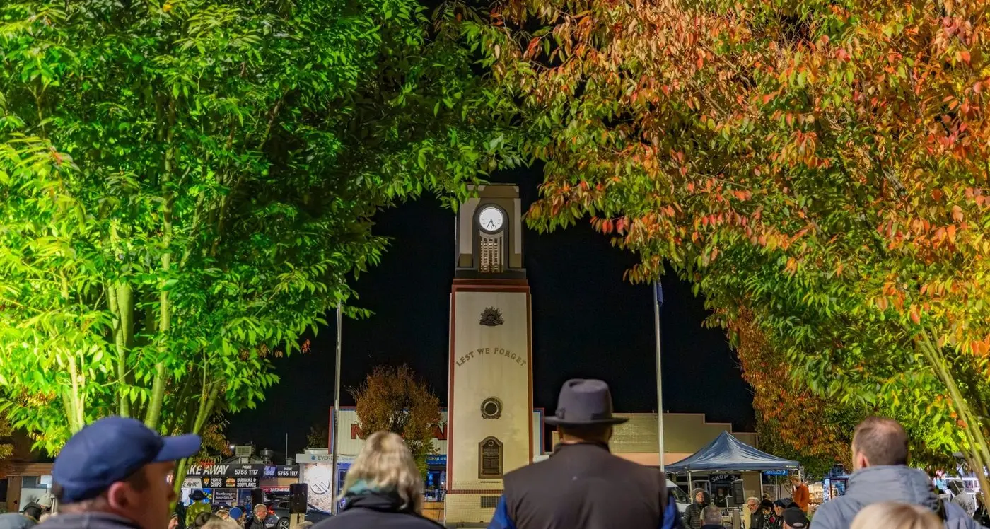 Hundreds at Bright's dawn service