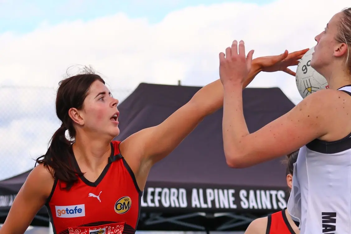 LOCK DOWN: Taylah Cartwright played well on the talented Amanda Umanski, PHOTOS: Janet Watt