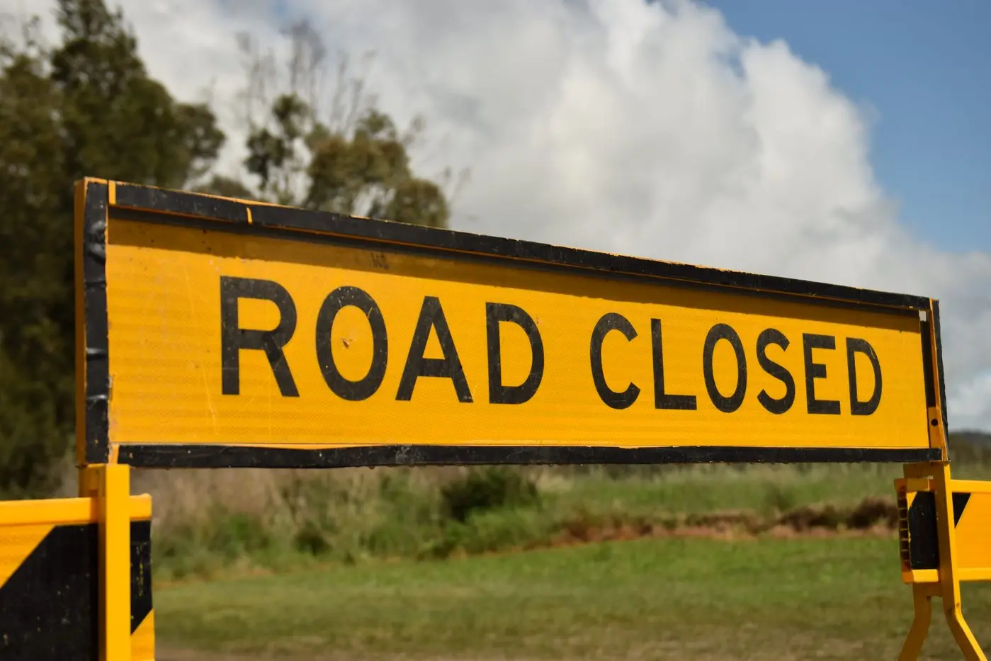 OBEY THE SIGNS: Public land authorities are warning off\\u2013road adventurers to obey all closed tracks and gates in forests and parks as seasonal road closures have come into effect from last weekend.   Id:42317