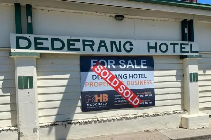 SALE SEES STARS PROCURE PUB: Notable actors, Shane Jacobson and Dean Murphy have recently acquired Dederang\\u2019s iconic Hotel.