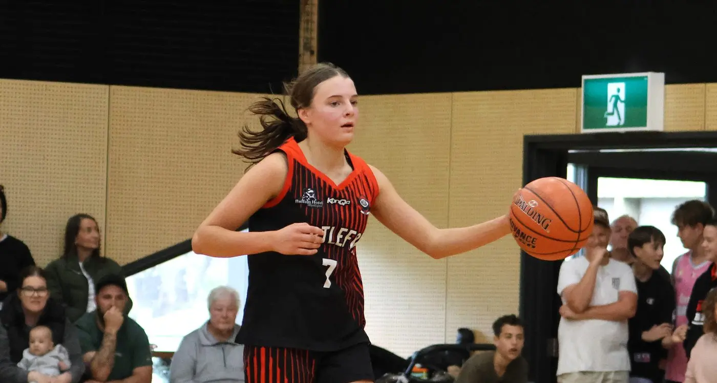 Saints fend off Gators to enter bye 2-0