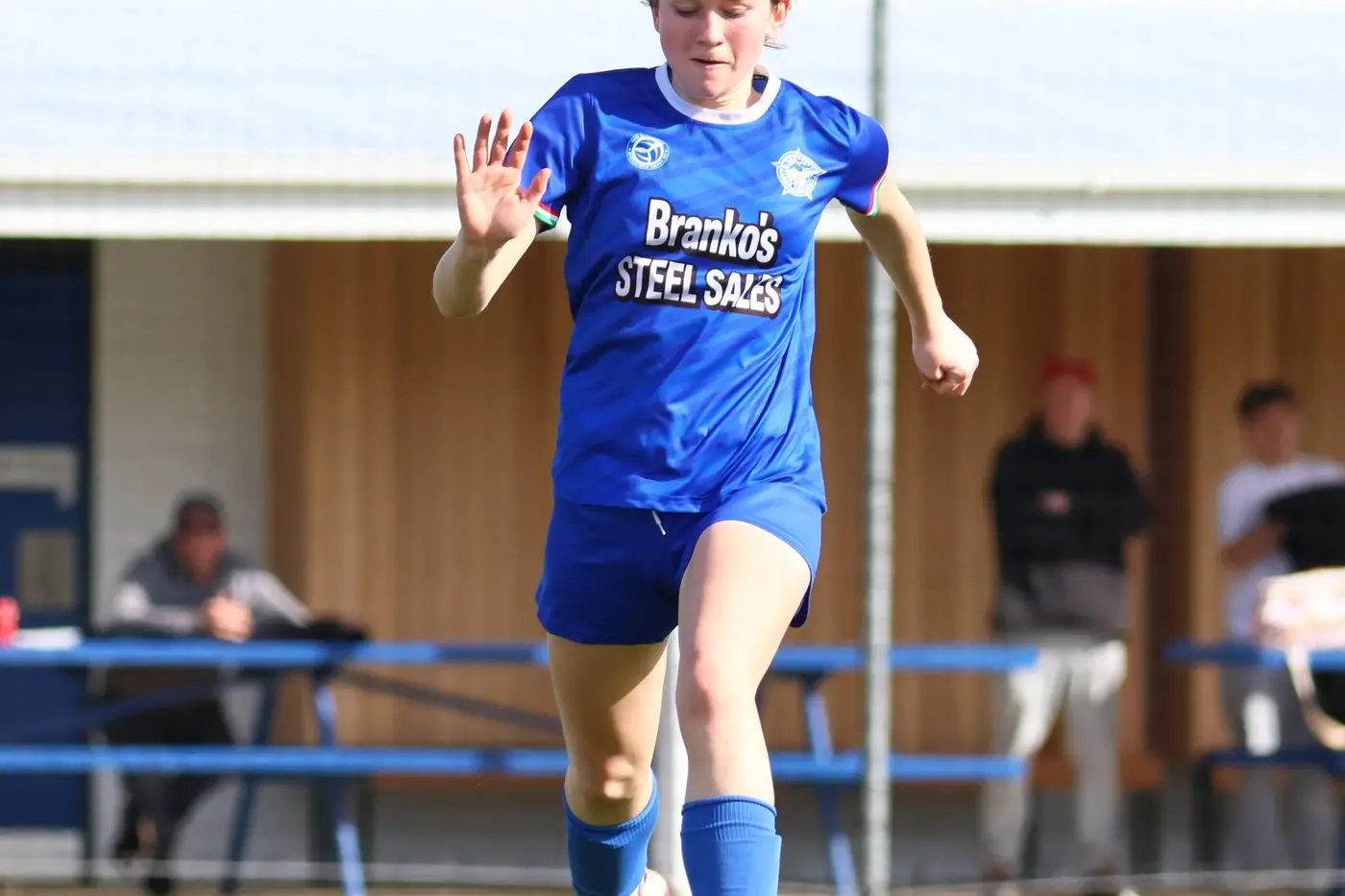 VALIANT EFFORT: Amber Howell and the Savoy senior women fought hard against top-two team Boomers on the weekend. PHOTO: Janet Watt