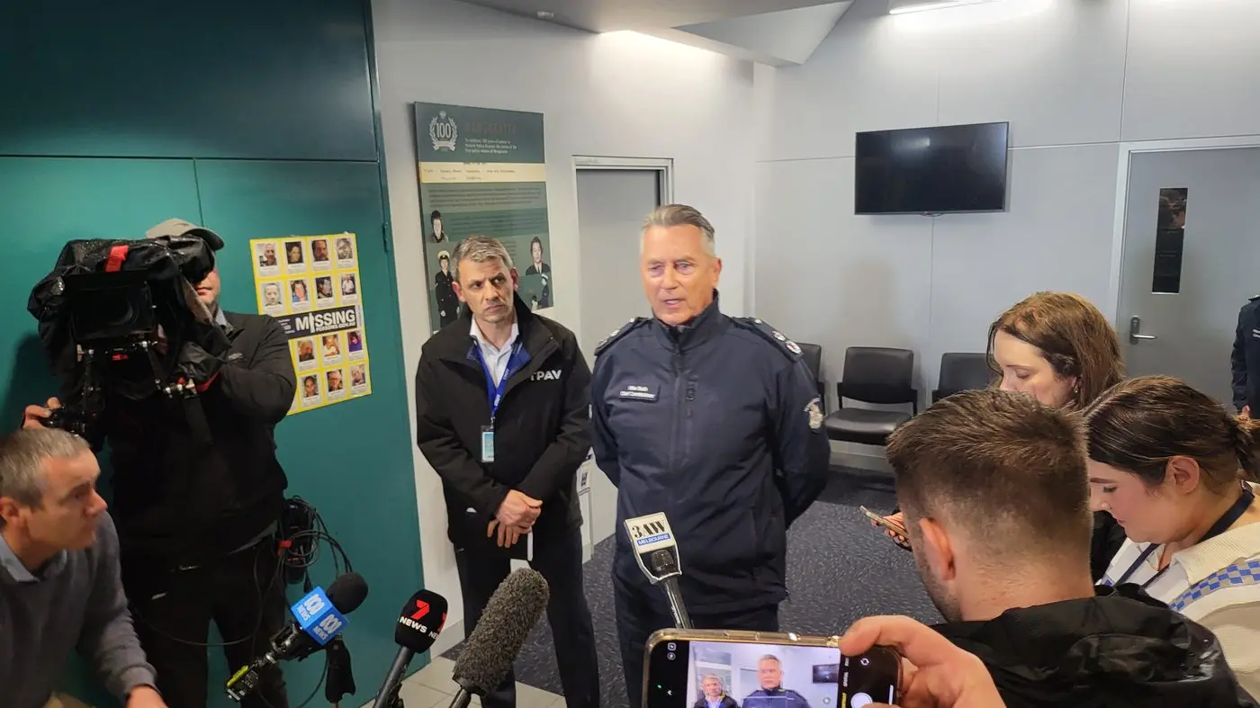 Man hunt for cop killer continues