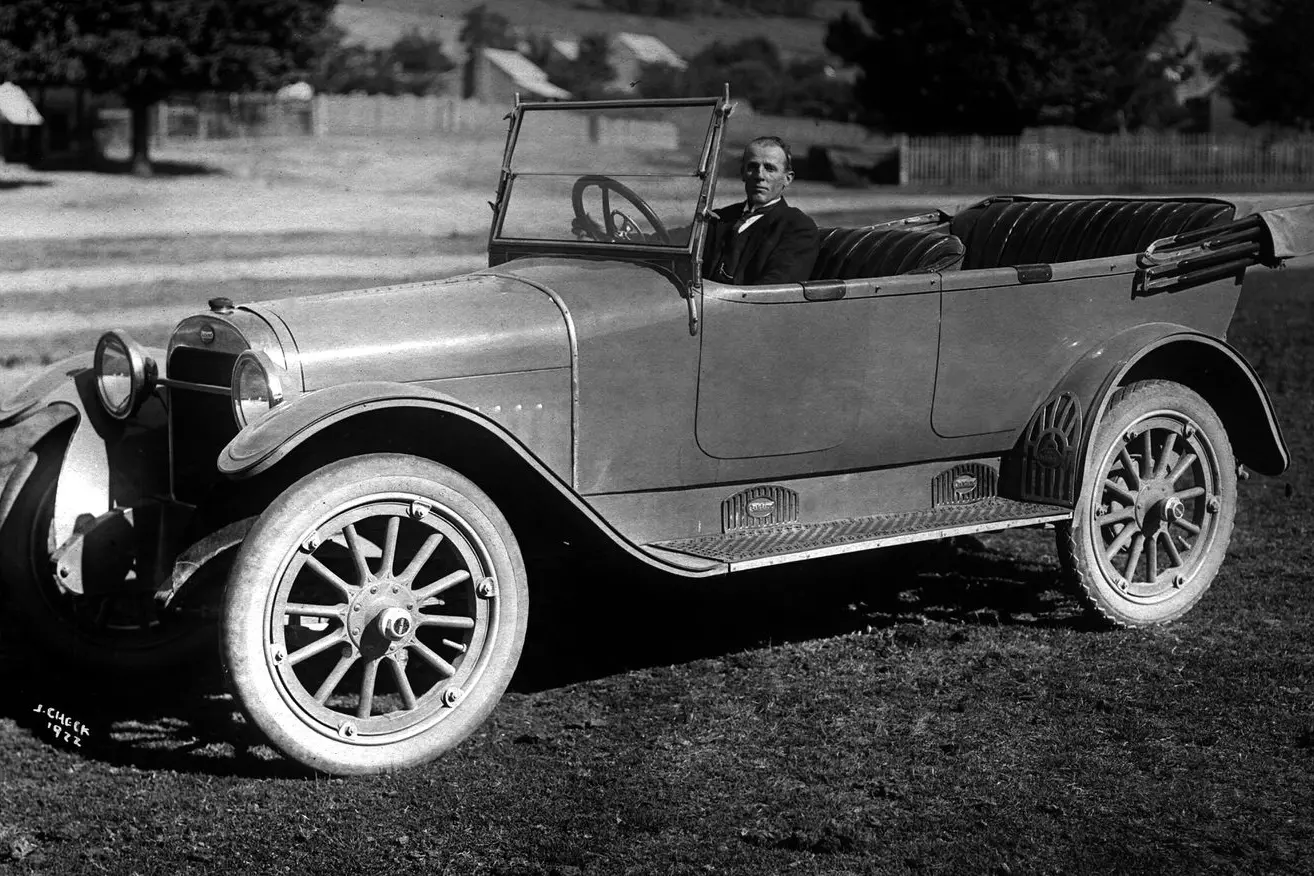 HARRY JACKSON\\'S OAKLAND CAR, 1922: A source of pride, the Oakland 1922 Model 6\\u201344 Tourer. Id:42139