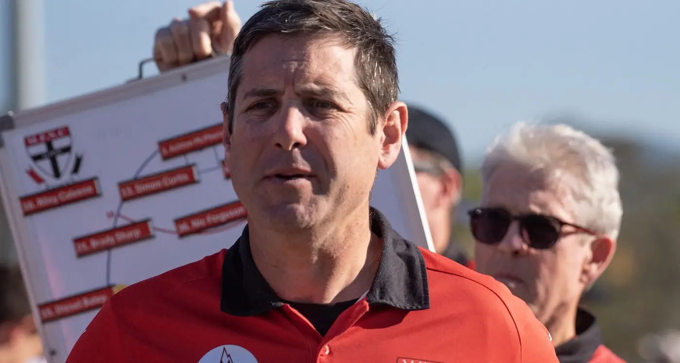 Saints claim top three after belting soggy Roos