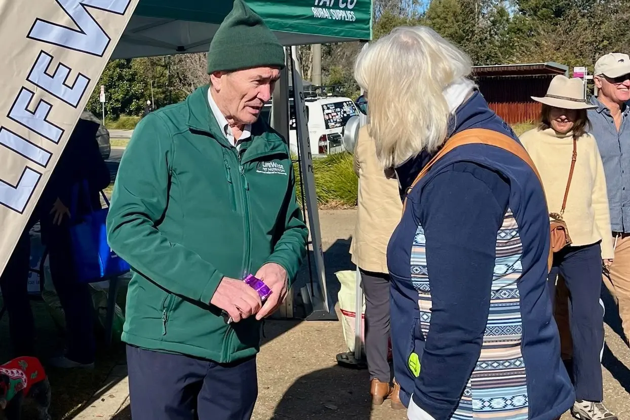 FOOD 4-1-1: Bill Wiadrowski (left) talks with Ollie and Humphrey and their human Jan Milhinch from Beechworth on the best nutritional plan for the beagles. PHOTOS: Louise Benini
