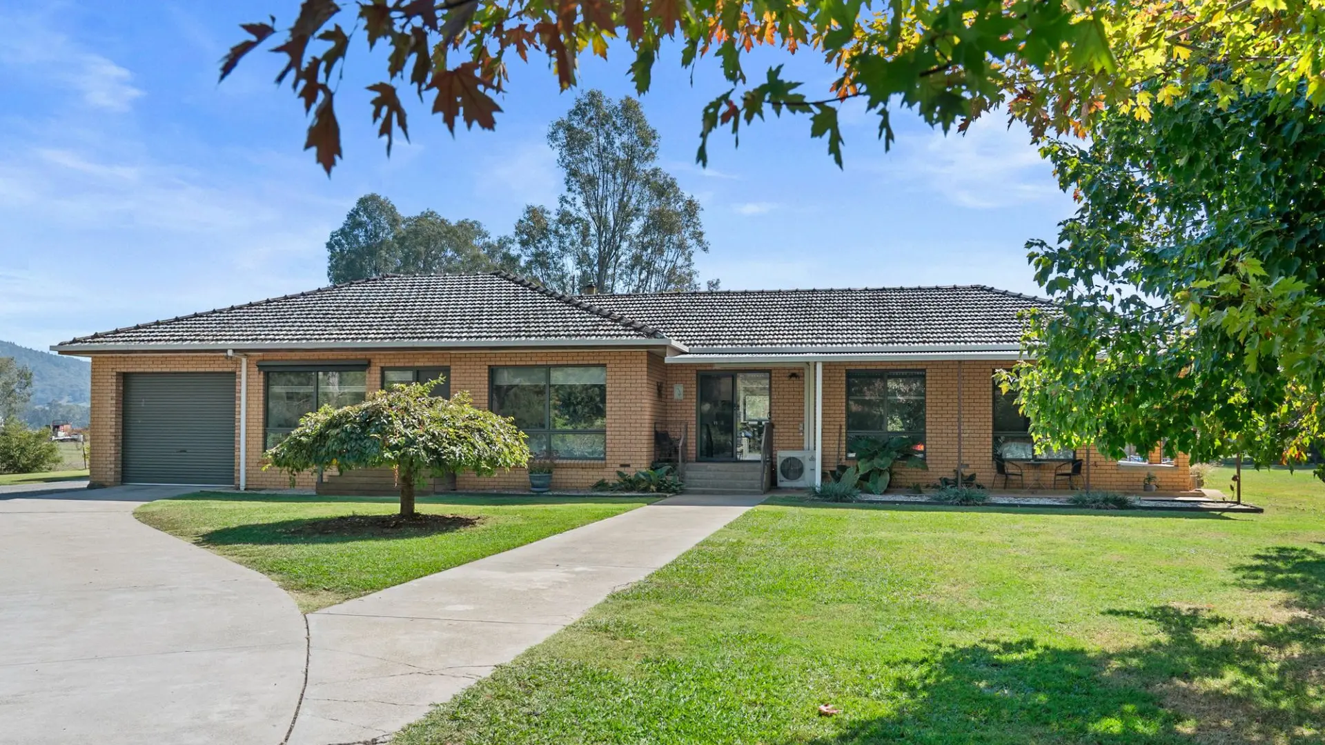 Spacious family home on 2.5 acres