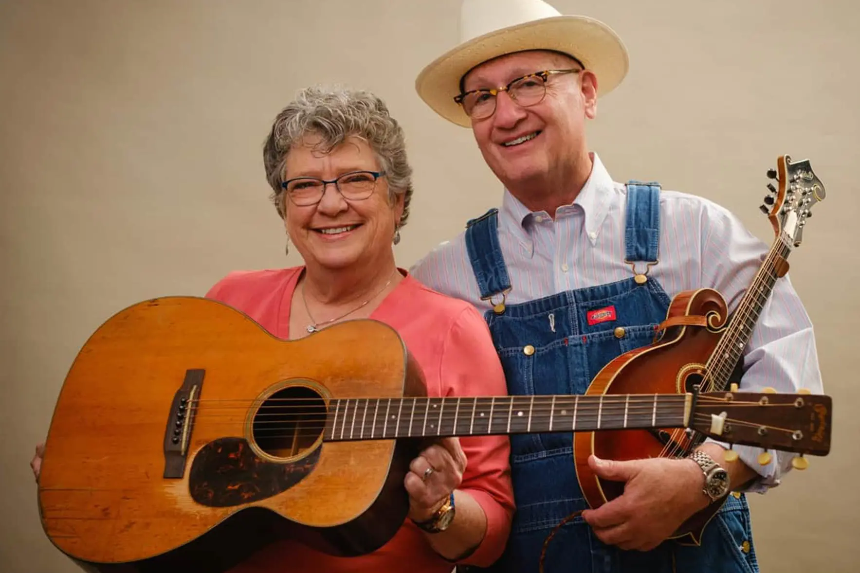 <p>SET TO STRUM: USA musicians Mike Compton and Laura Boosinger have teamed up as \\'The Knackered Ramblers\\' to lead this weekend\\'s acts at the Mountaingrass festival in Bright.</p>\\n
