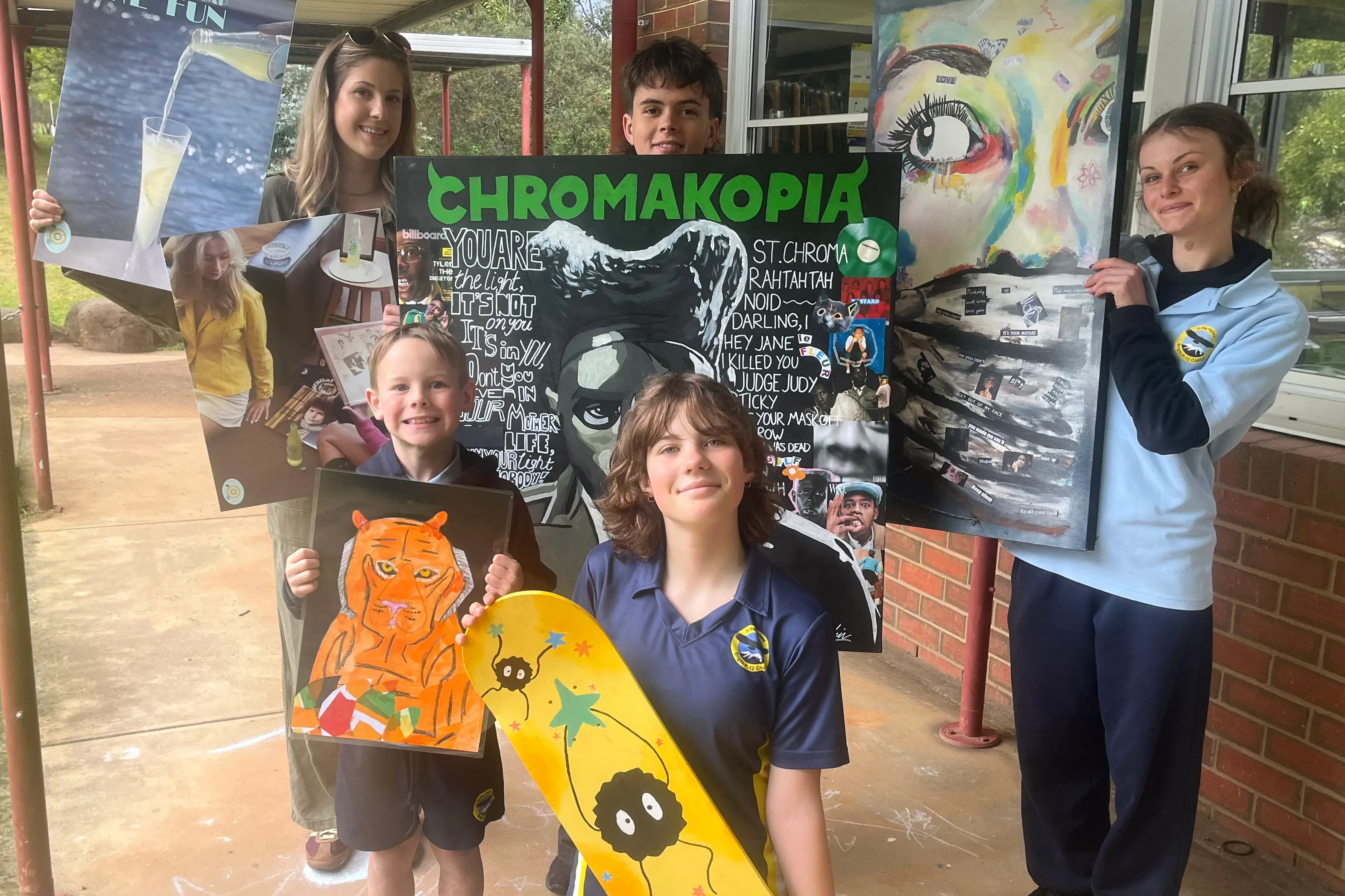 <p>ART OF SHOW: Proudly displaying their art to go on show from this evening at the Bright P-12 College annual exhibition are (from left, back) VCE Year 12 media student Holly Harrison, Year 9 student Edwin Waymouth, Year 10 student Renae Blake; (front) Year 2 student Bailee Harris and Year 8 student Layla Snowden.</p>\\n