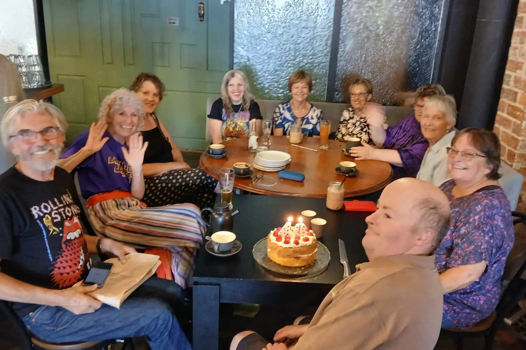 <p>HAVING A LUGHT: Kym Goodman (second left) and fellow members of the Myrtleford Laughter Club enjoy each others a cafe after their Saturday laughter session.</p>\\n
