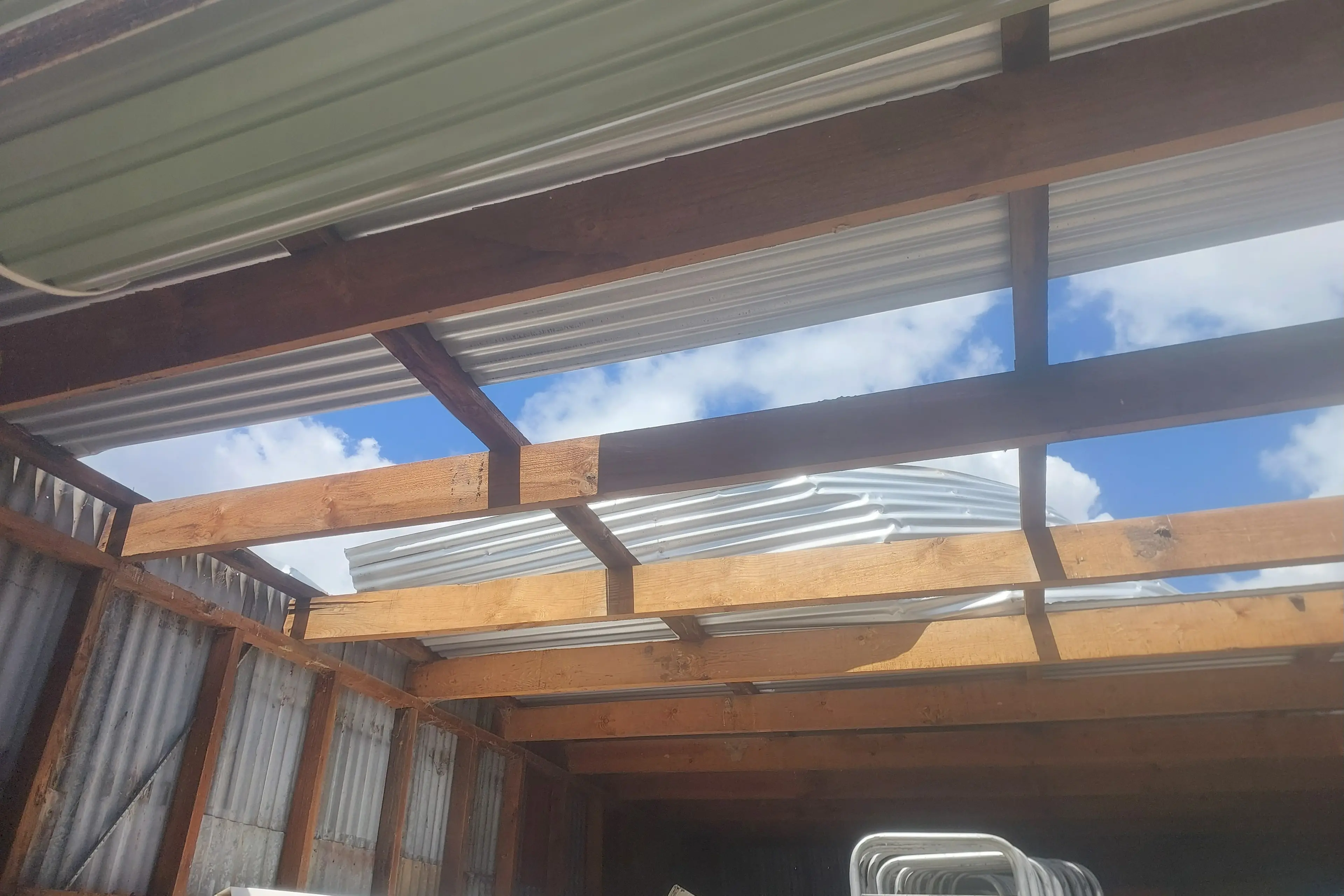 <p>CABIN CAVE-IN: The pony club\\'s on site shed was relieved of its roof during the weekend\\'s storms, but fortunately no-one was harmed. PHOTO: Myrtleford Show Society</p>\\n