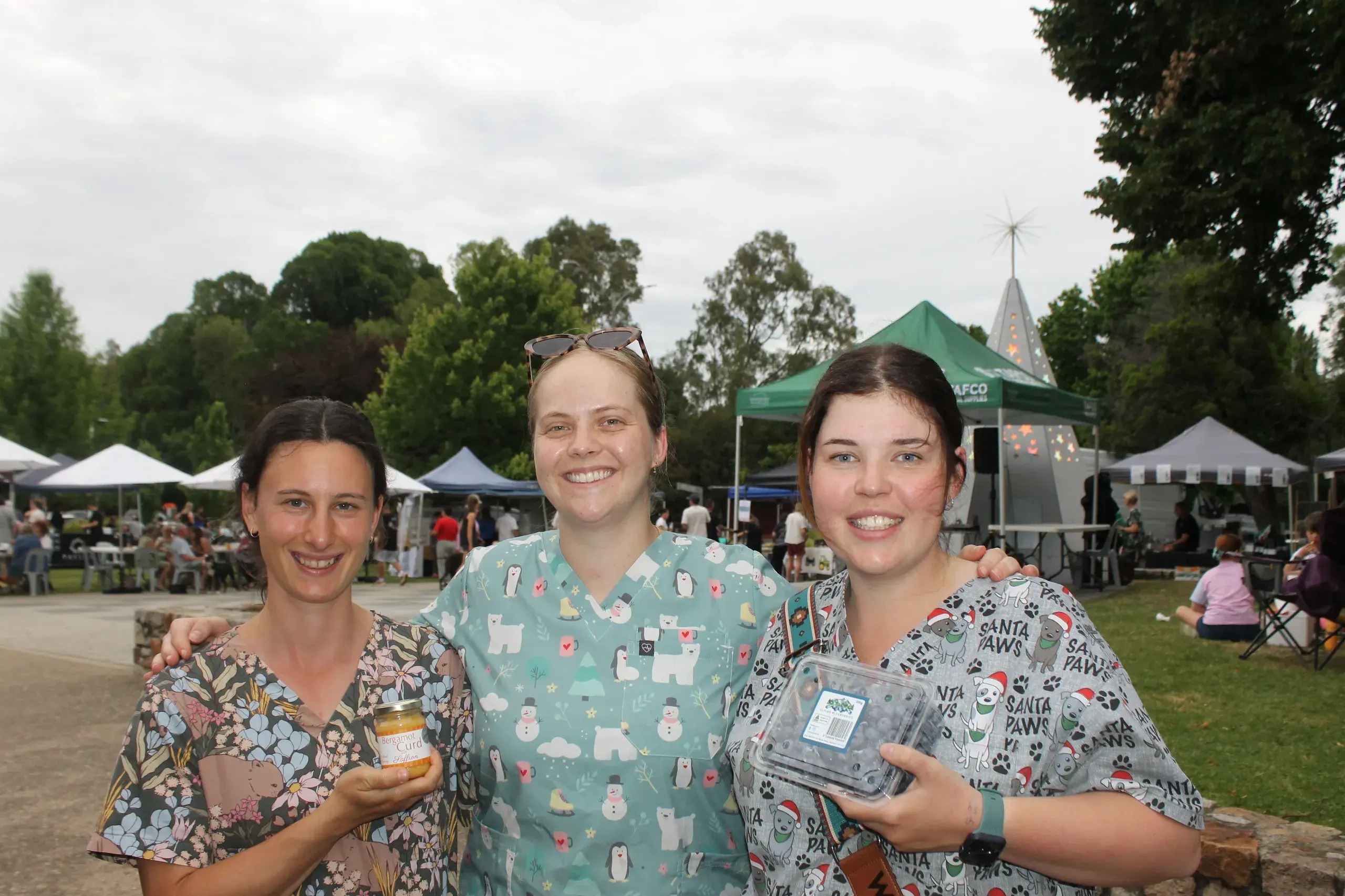 <p>PICK OF THE PIAZZA:  Seeking some delicious treats from last Friday\\'s Twilight Farmers\\' Market in Myrtleford were (from left) Daniella Levick, Maddie Bensley and Emily Bright. PHOTOS: Phoebe Morgan.</p>\\n