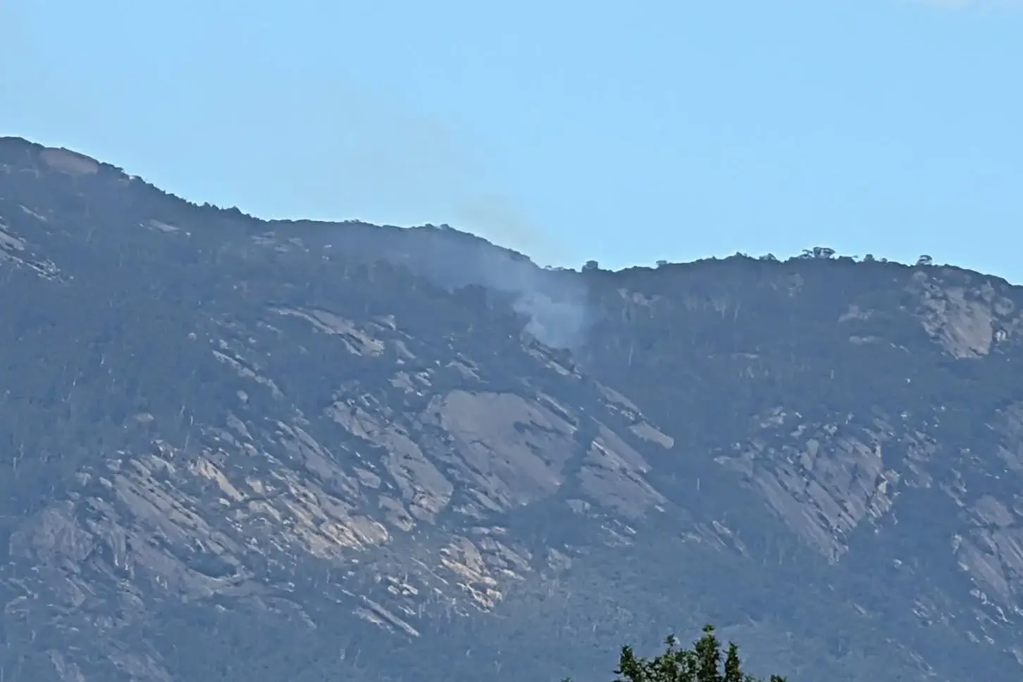 <p>COMMUNITY CALLS IT IN: Smoke could be seen spiraling up Mount Buffalo from quite some distance away last week. PHOTO: DEECA Hume</p>\\n