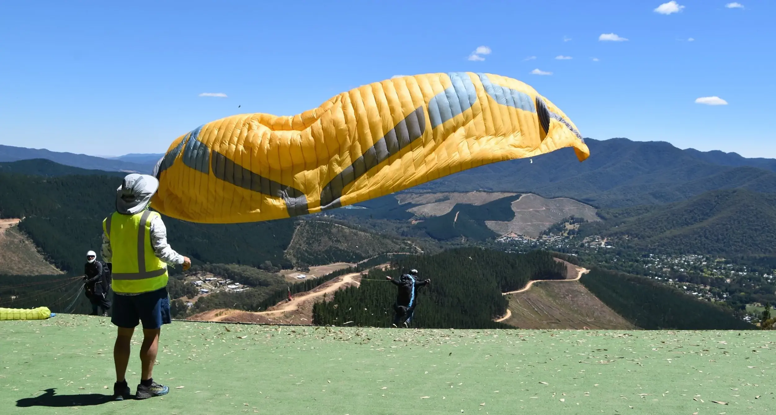 Pilots glide through the air at Bright