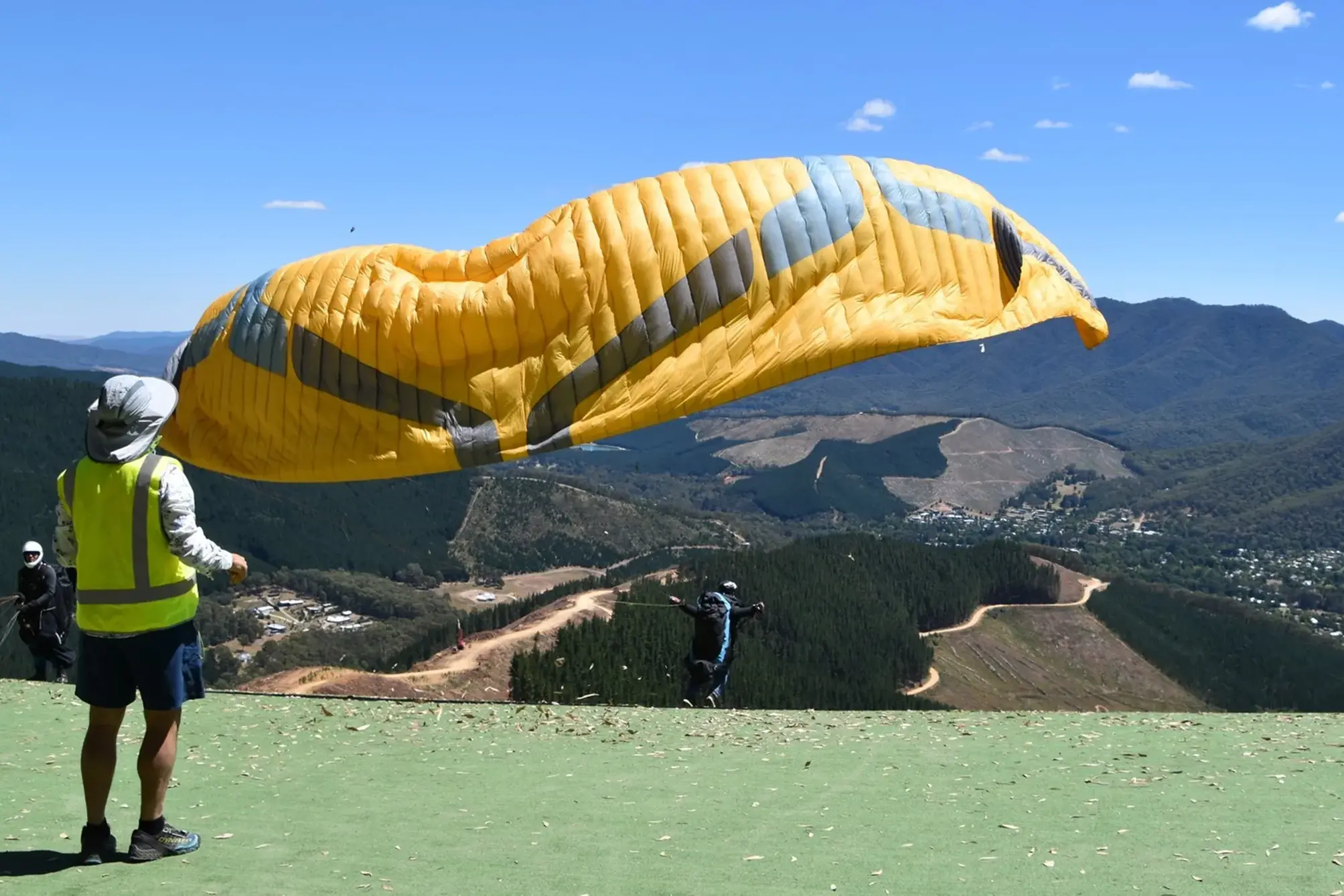<p>READY TO LAUNCH: Paragliders launched at Mystic Park for the Bright Open in late January, the first leg of the Australian Paragliding Championships. PHOTOS: Heidi Krueger</p>\\n