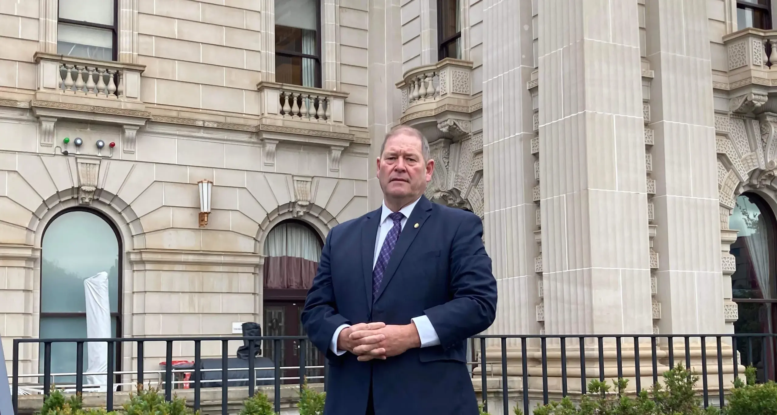 State, Ovens Valley MP clash over school condition data