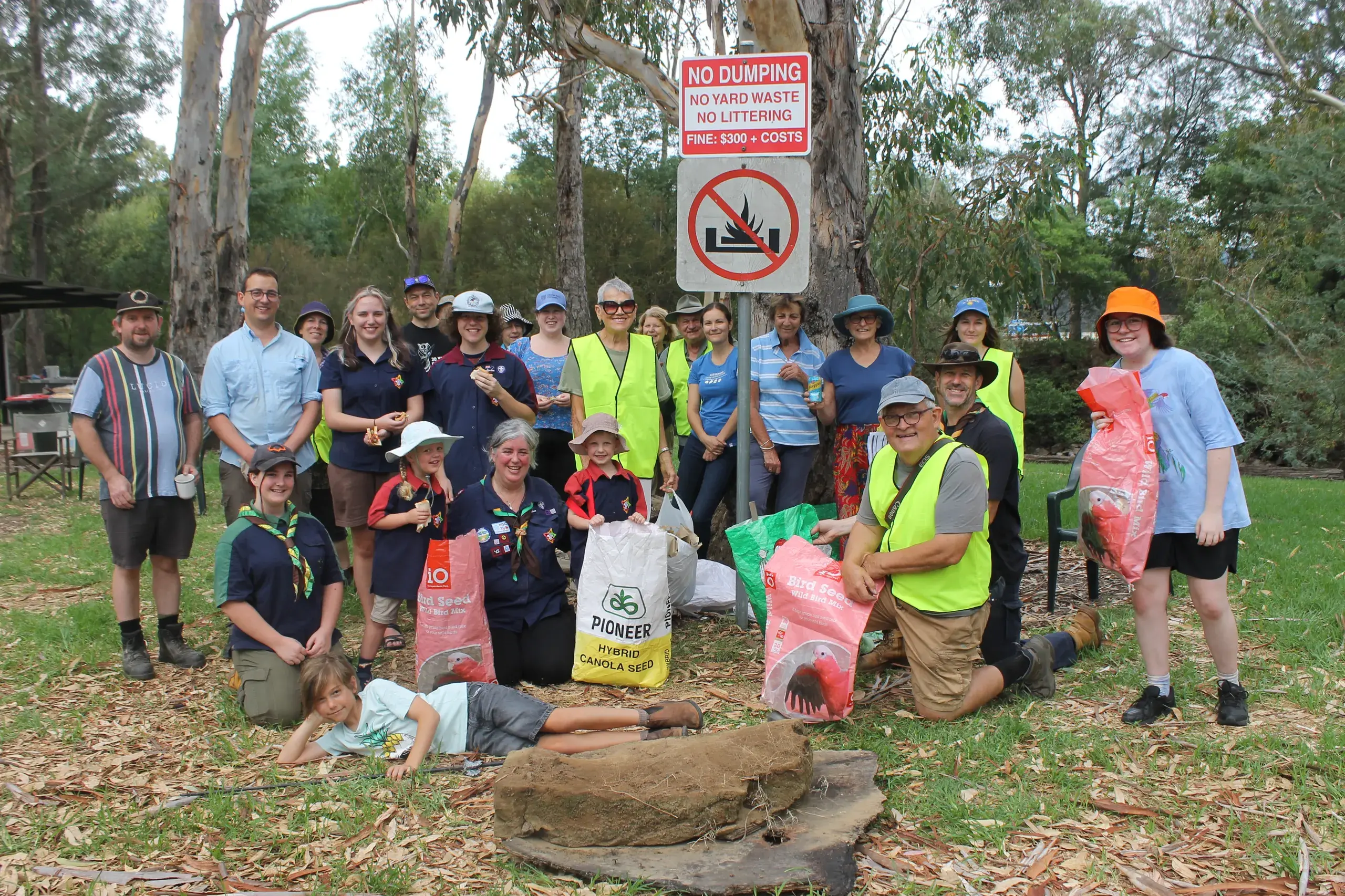 <p>NO DUMPING NEAR NIMMO: Many volunteers met up in Myrtleford on Sunday, to do their part this Clean Up Australia Day, collecting rubbish and other refuse. PHOTOS: Phoebe Morgan</p>\\n