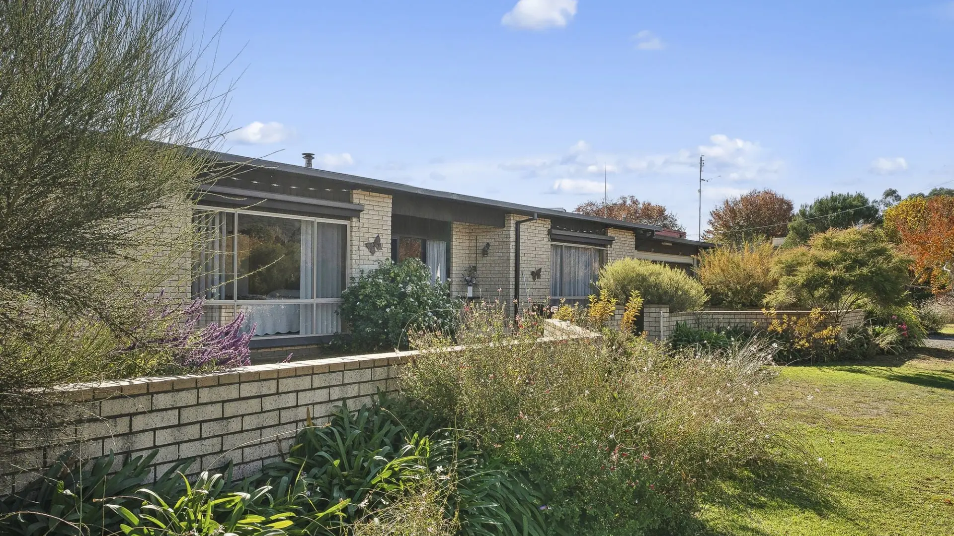 Spacious Family Home on Dual Parcels