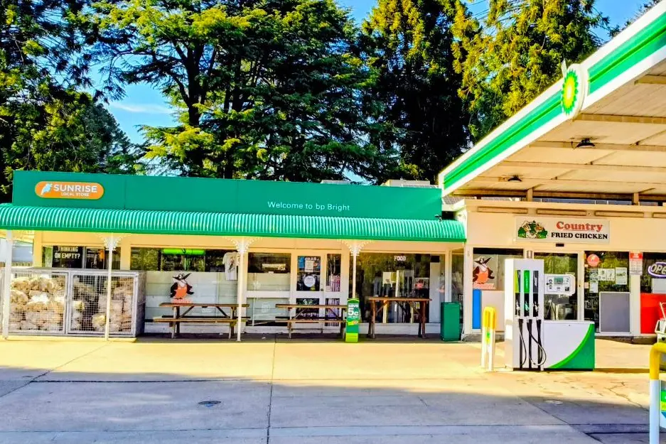 <p>KEEPING A CAP ON IT: As fuel shortages drive prices higher, service store workers call for calm. PHOTO: Shaun T.</p>\\n