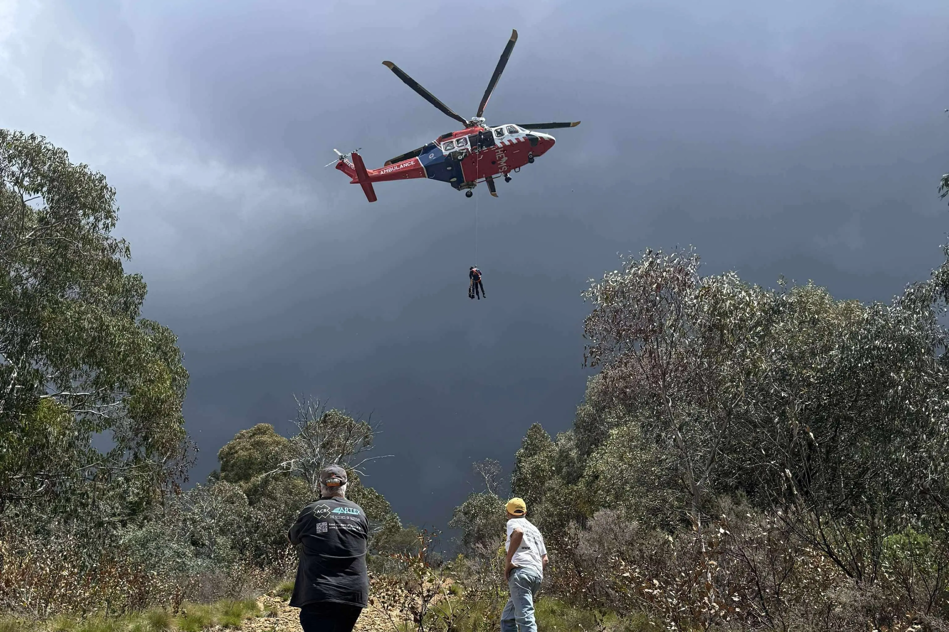 <p>*Copy_Ambos holidays_Image001_64026</p>\\n