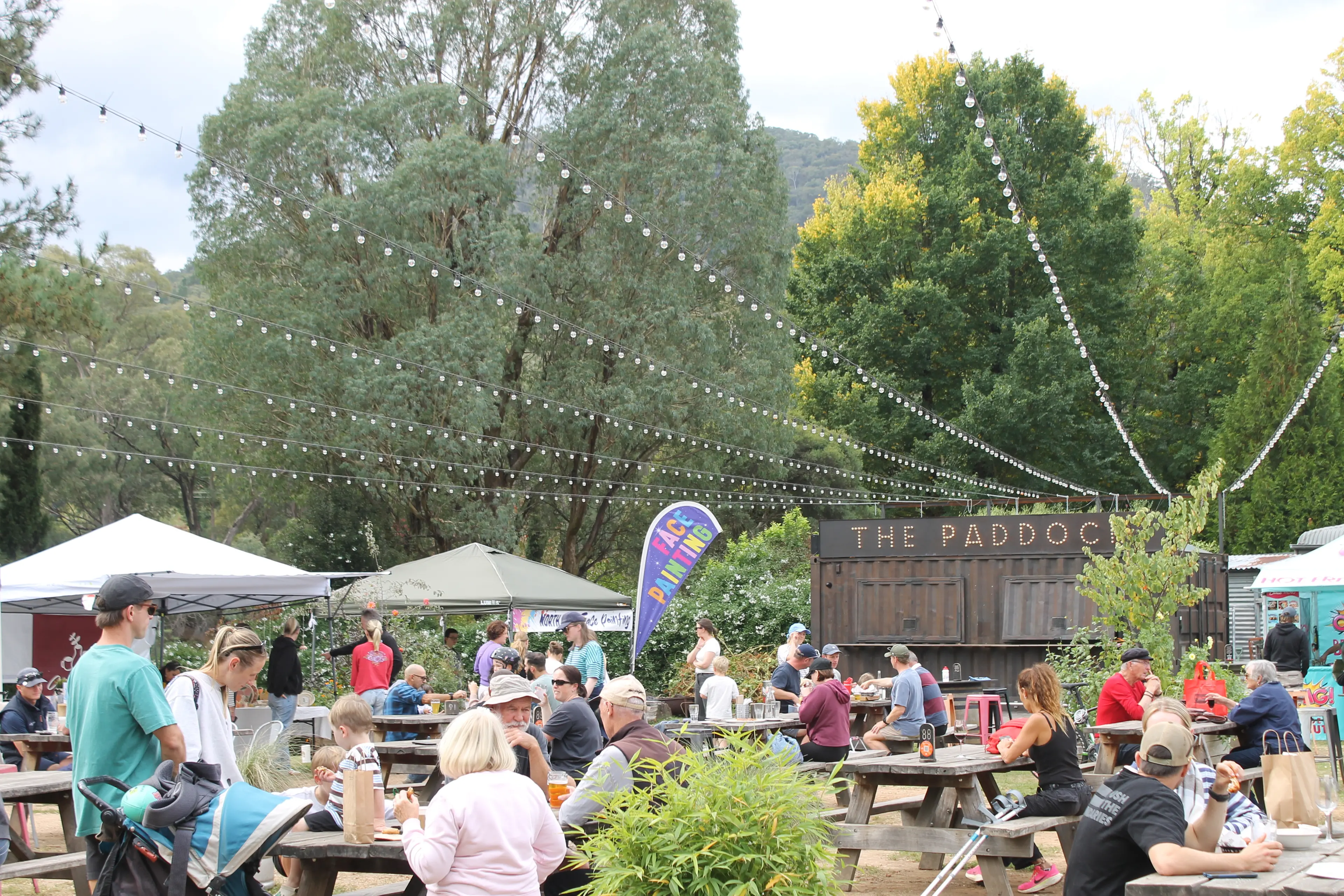 <p>MAKE-UP MARKET A MAGNIFICENT SUCCESS: Attendees at the Bright Brewery\\'s Easter Twilight Market browsed the selection of stalls before tucking in to some great regional fare.</p>\\n