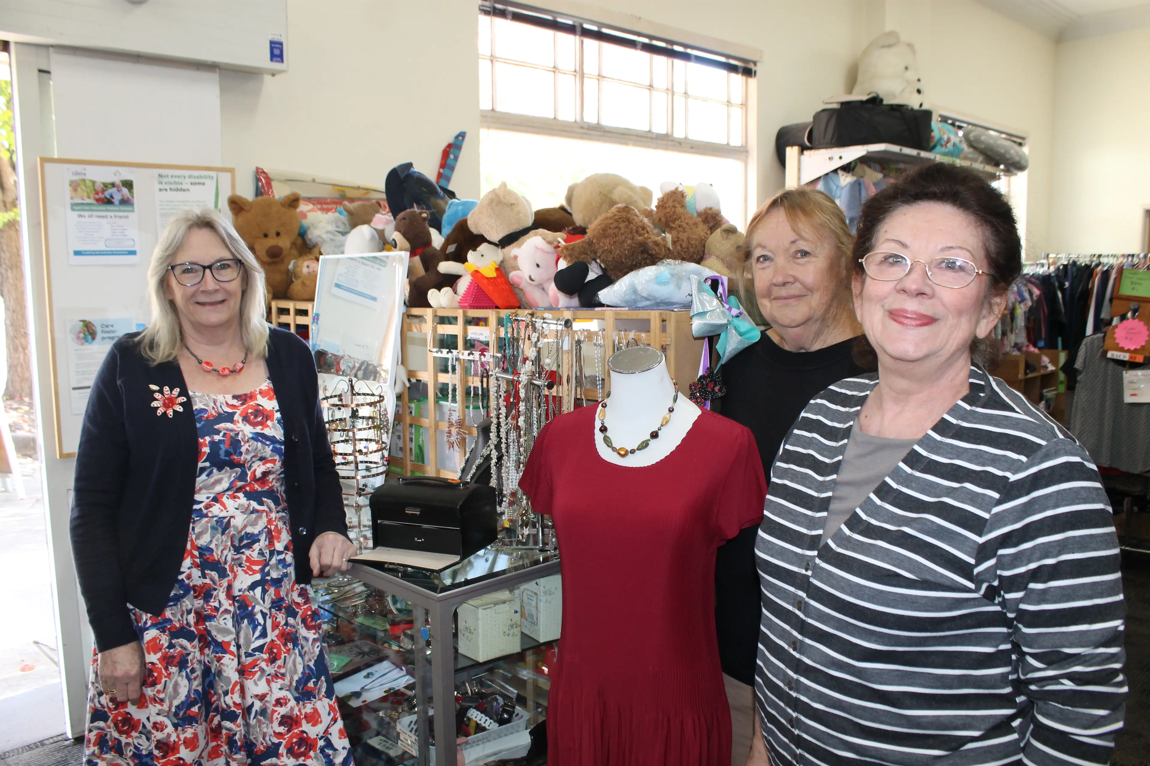 <p>MANY HANDS MAKE LIGHT WORK: Myrtleford Hospital Op Shop volunteers (from left) Sue Finch, Gail Vanderpol and Sveta Myroshnychenko are helping with shop\\'s renovation. PHOTO: Phoebe Morgan</p>\\n