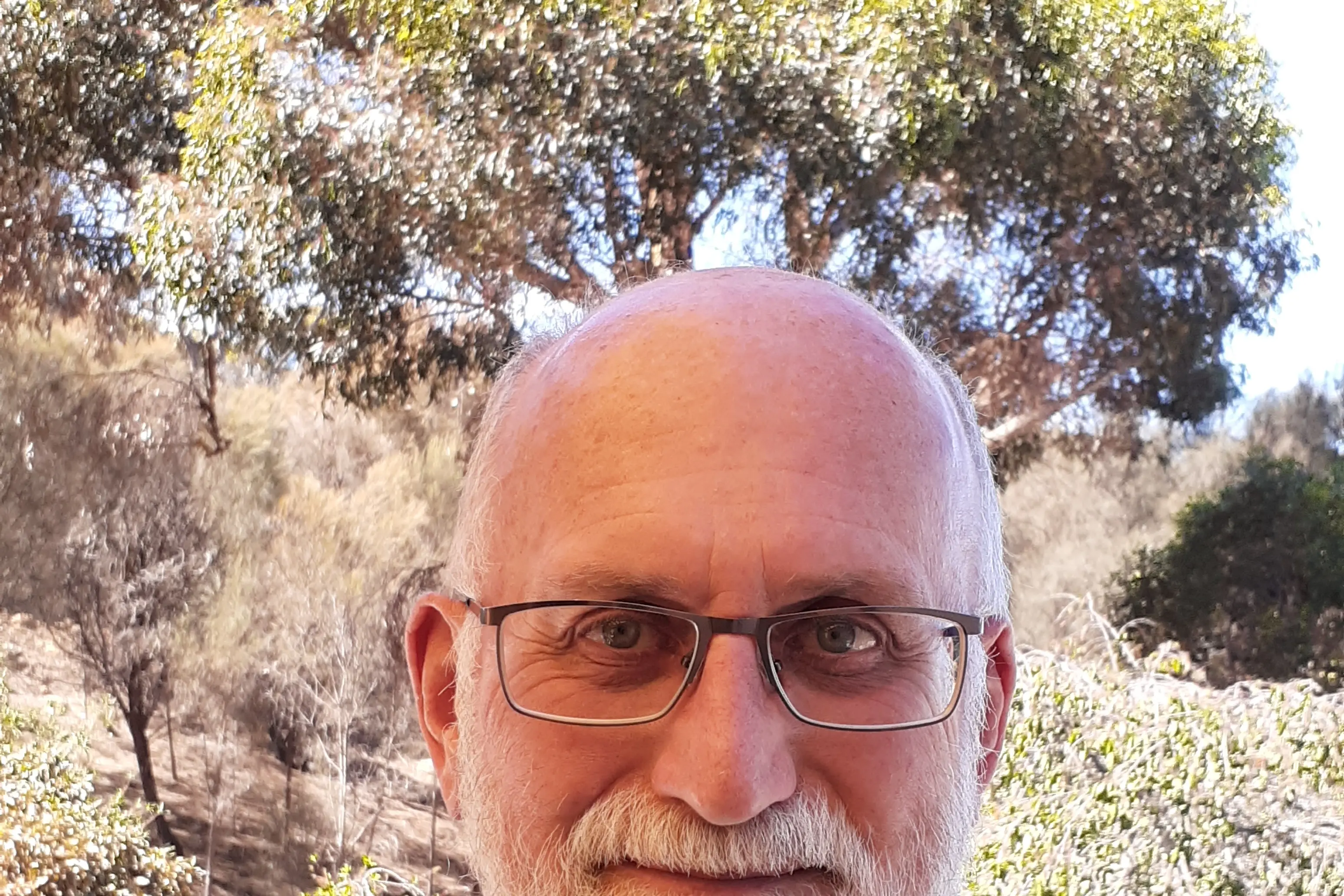 <p>ILLUMINATING EVENING: Dr David Gillieson dropped by the Savoy Club to address the Myrtleford U3A for an enjoyable evening explaining about caves found throughout the Nullarboor. PHOTO: Myrtleford U3A</p>\\n