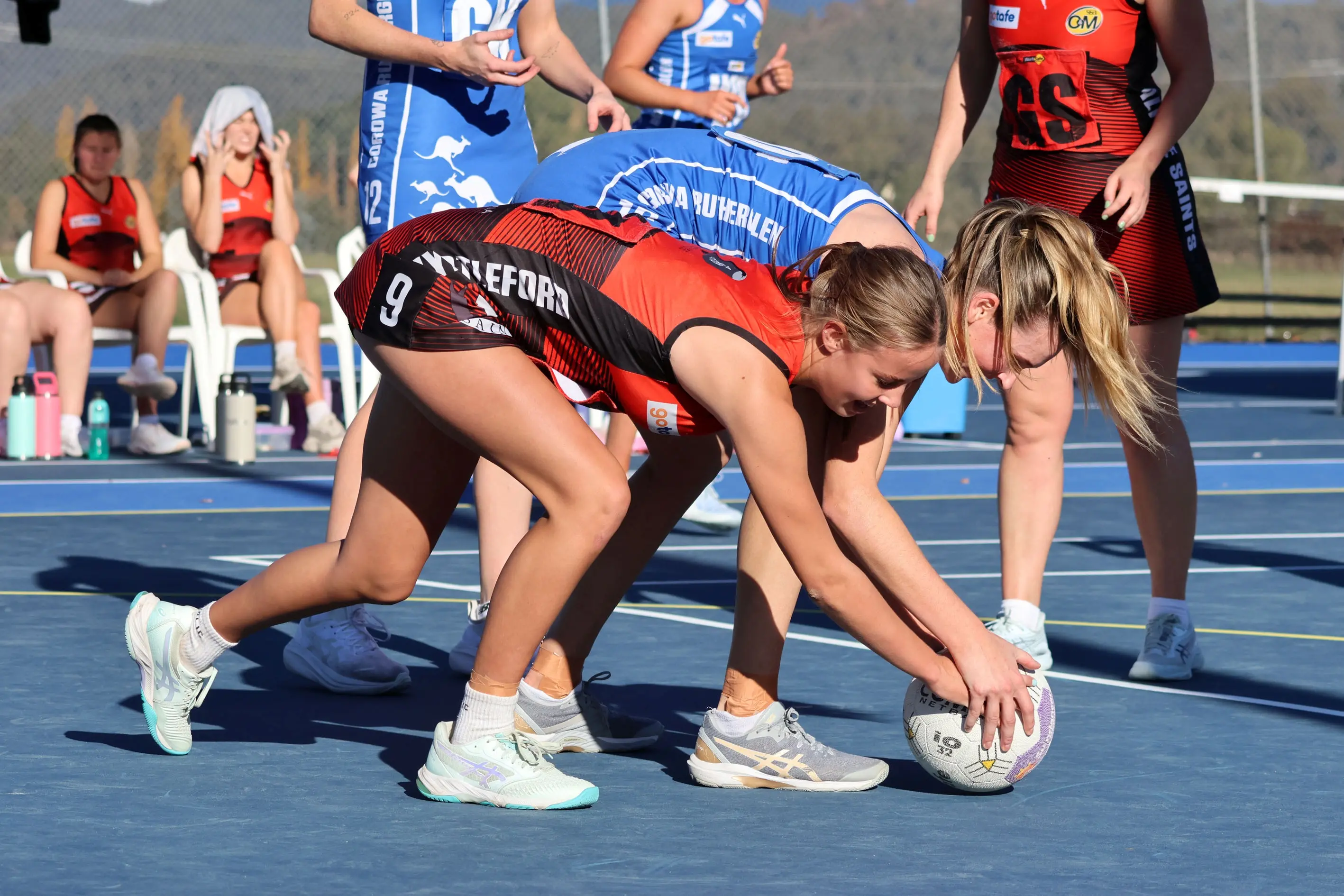 <p>DEBUTANT: Zahra Hazeldine went head to head with multiple best and fairest winner Sophie Hanrahan in her first game in A grade. PHOTOS: Janet Watt</p>\\n