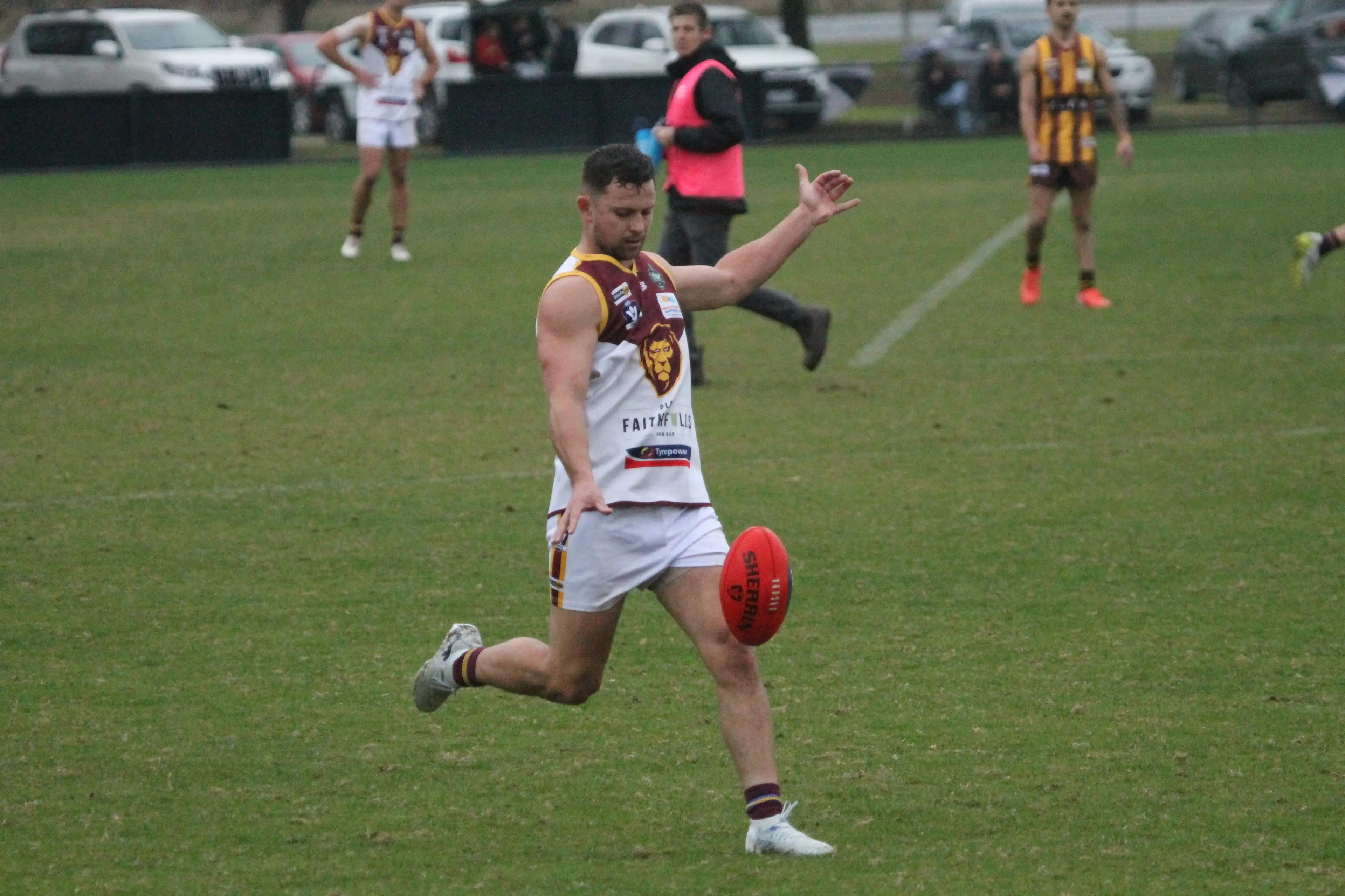 <p>SURGING FORWARD: Jessie Smith kicks for goal. PHOTOS: Nathan de Vries</p>\\n
