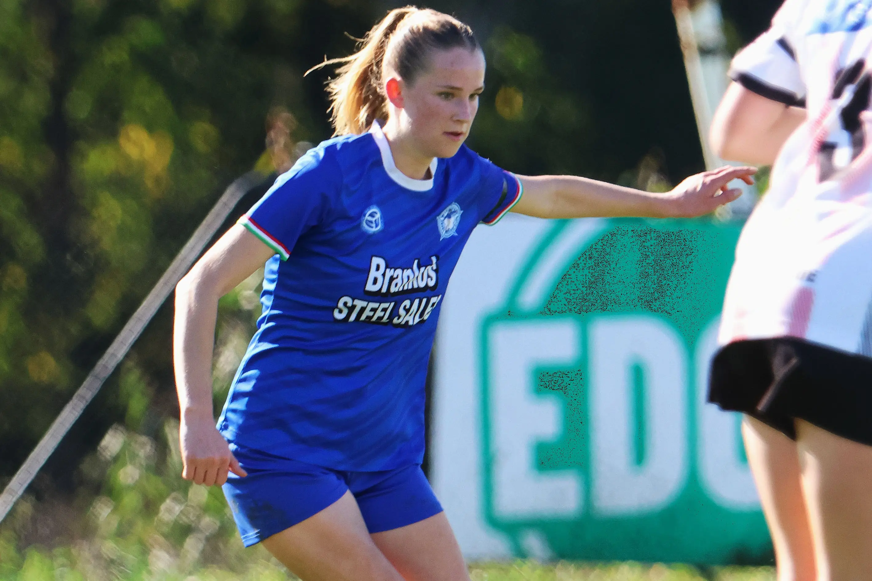 <p>POSSESSION: Claire Christison dribbles the ball down the pitch in Myrtleford\\'s match with Boomers on Sunday. PHOTOS: Janet Watt.</p>\\n