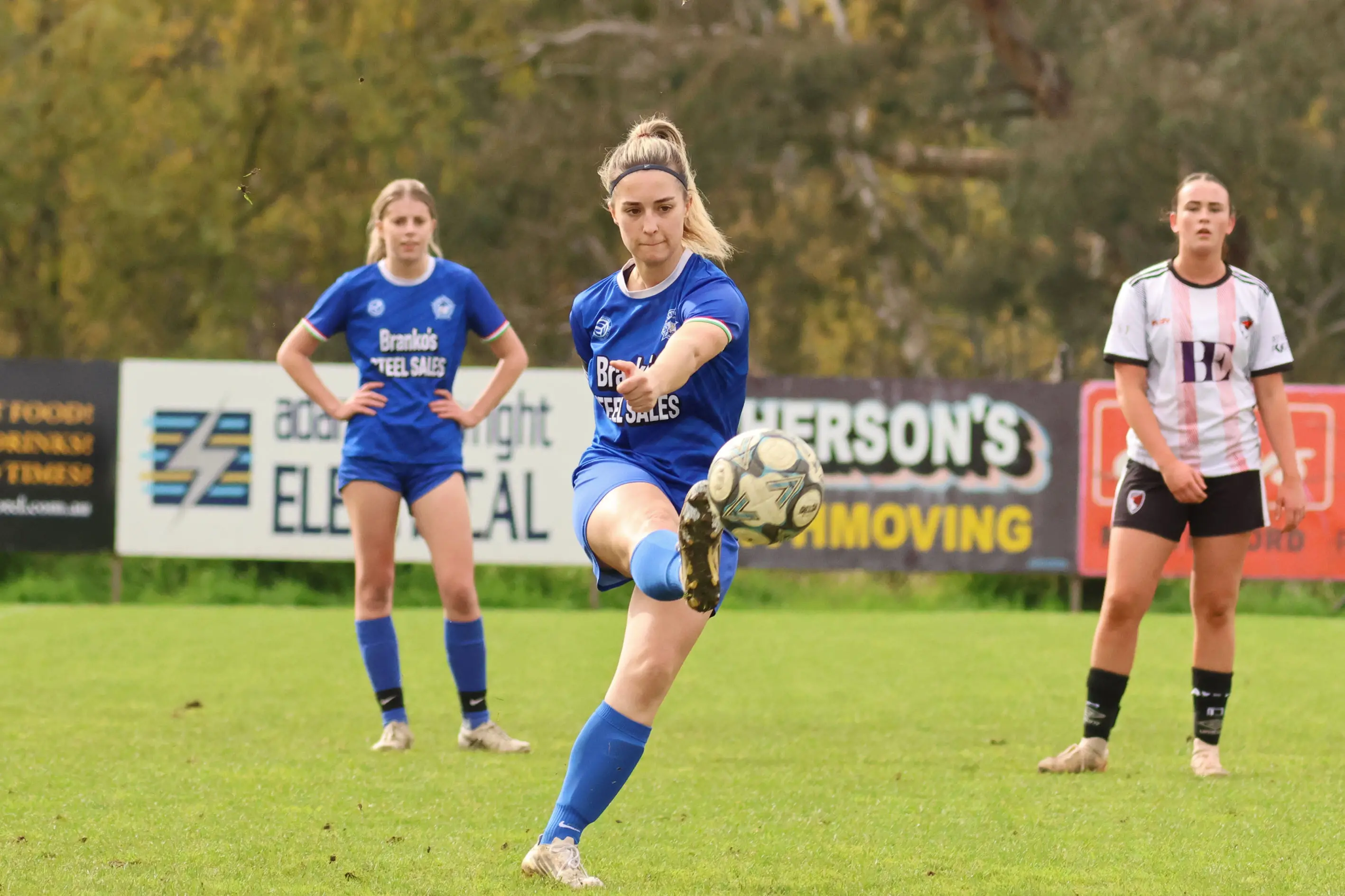 <p>DOMINANT DEFENCE: Alessia Colanzi and the defenders kept the dangerous Hotspurs strikers scoreless. PHOTOS: Janet Watt</p>\\n