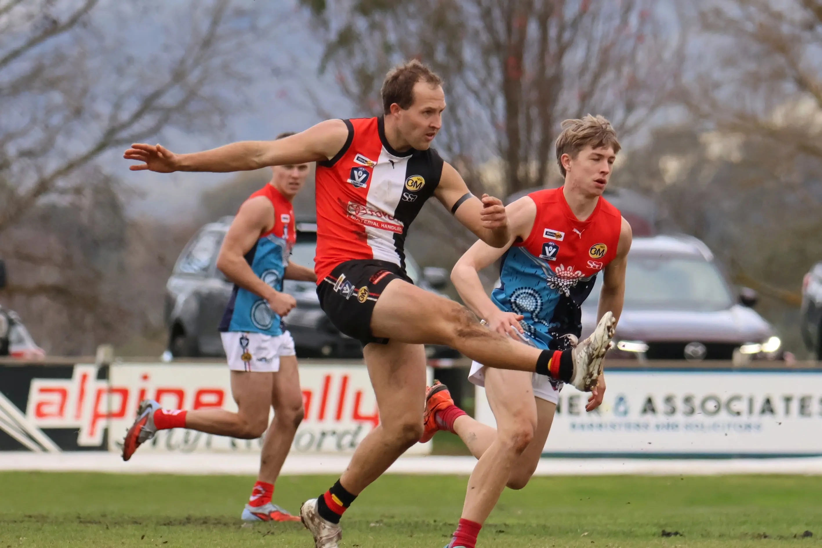 <p>SURGING FORWARD: Mitch Dalbosco carves through the middle of the ground. PHOTOS: Janet Watt</p>\\n