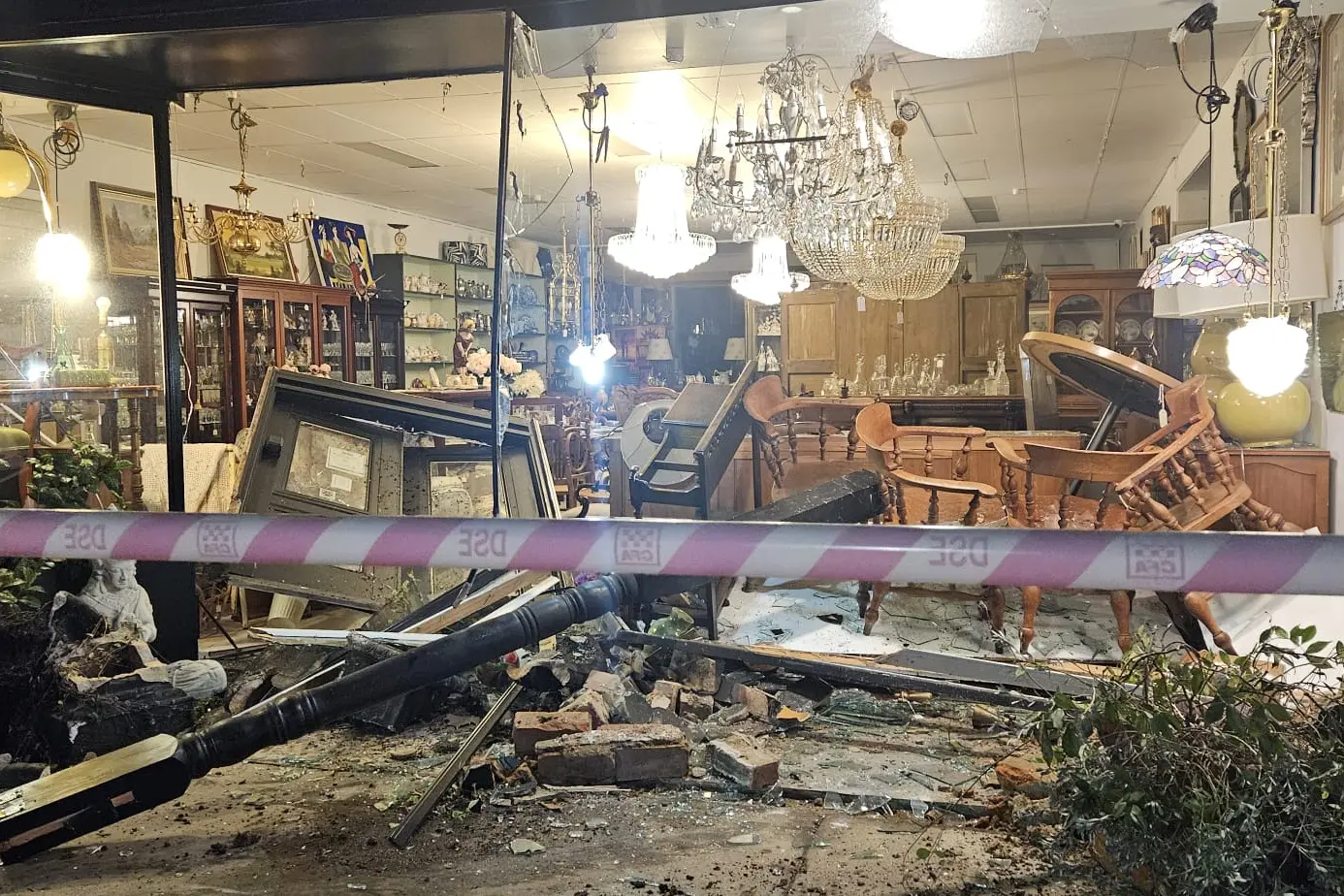 <p>WEEKEND WAKE-UP CALL: After the roundabout\\'s first accident, store owners were forced to close after Sunday night\\'s collision.</p>\\n