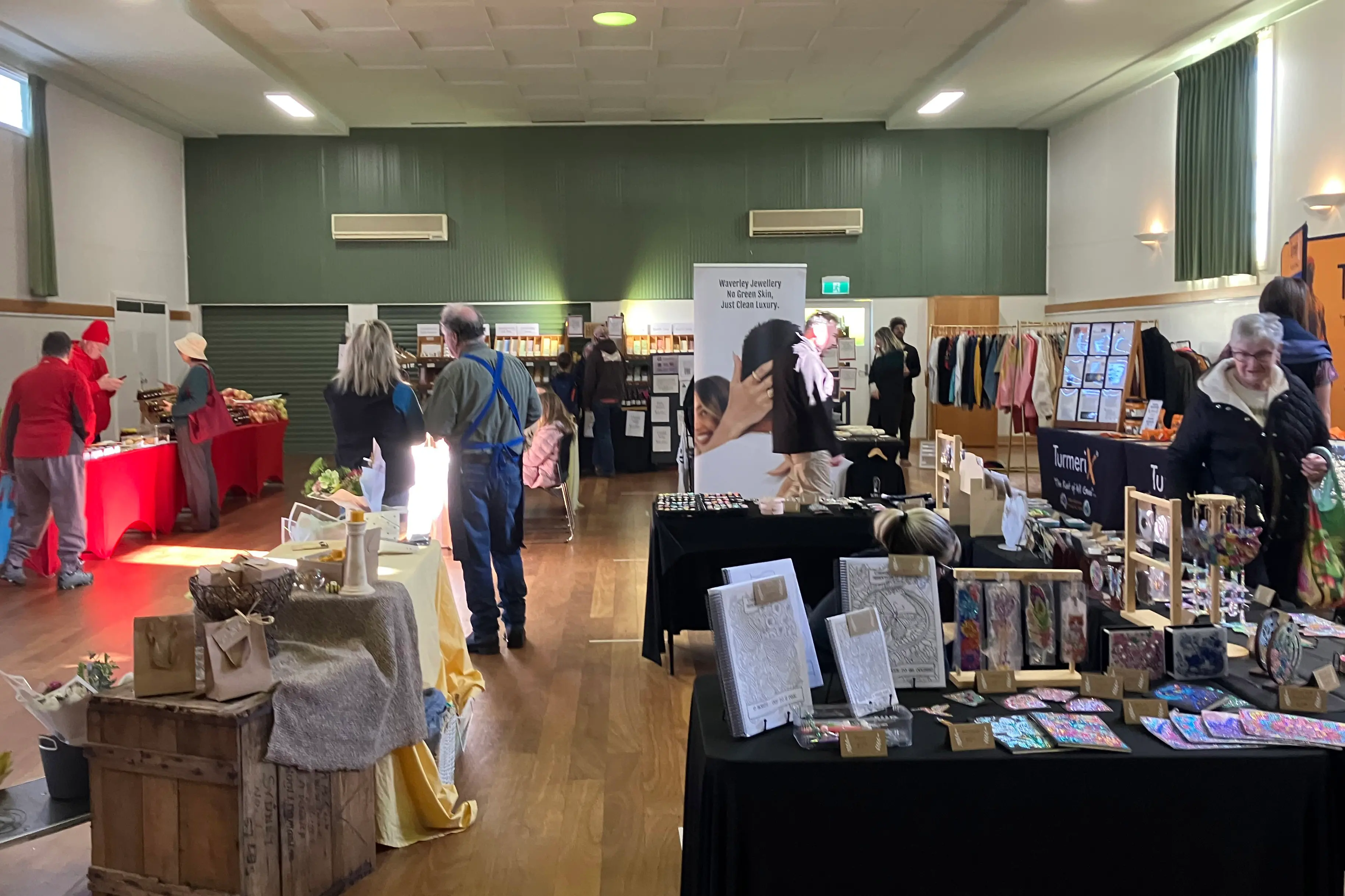 <p>PLENTY TO SEE: Stallholders had a wide range of goods on offer at last Saturday\\'s Mt Beauty Market.</p>\\n