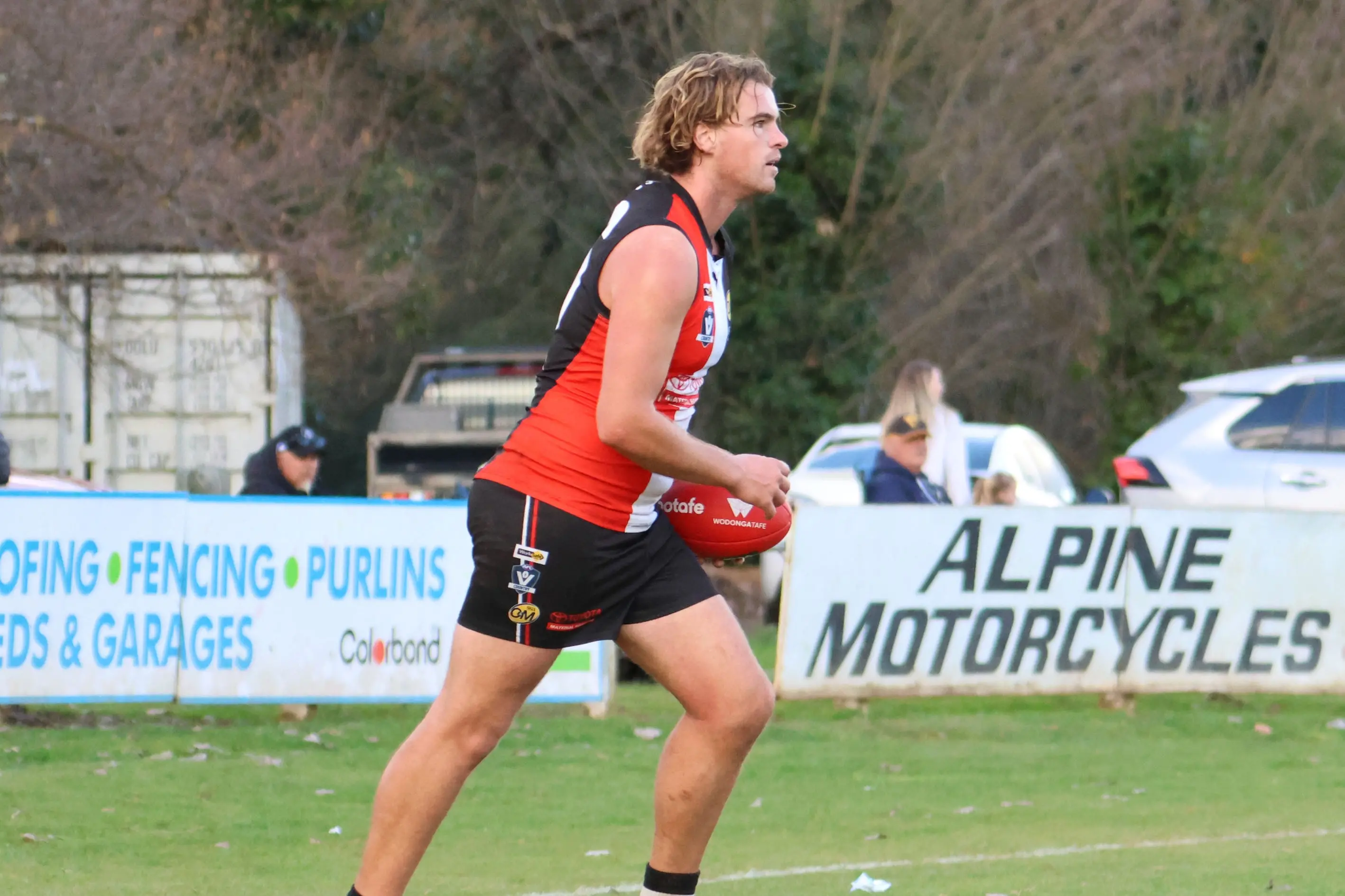 <p>COMPOSED: Kye Agosta had a brilliant game for the Saints, earning best on ground honours. PHOTOS: Janet Watt</p>\\n
