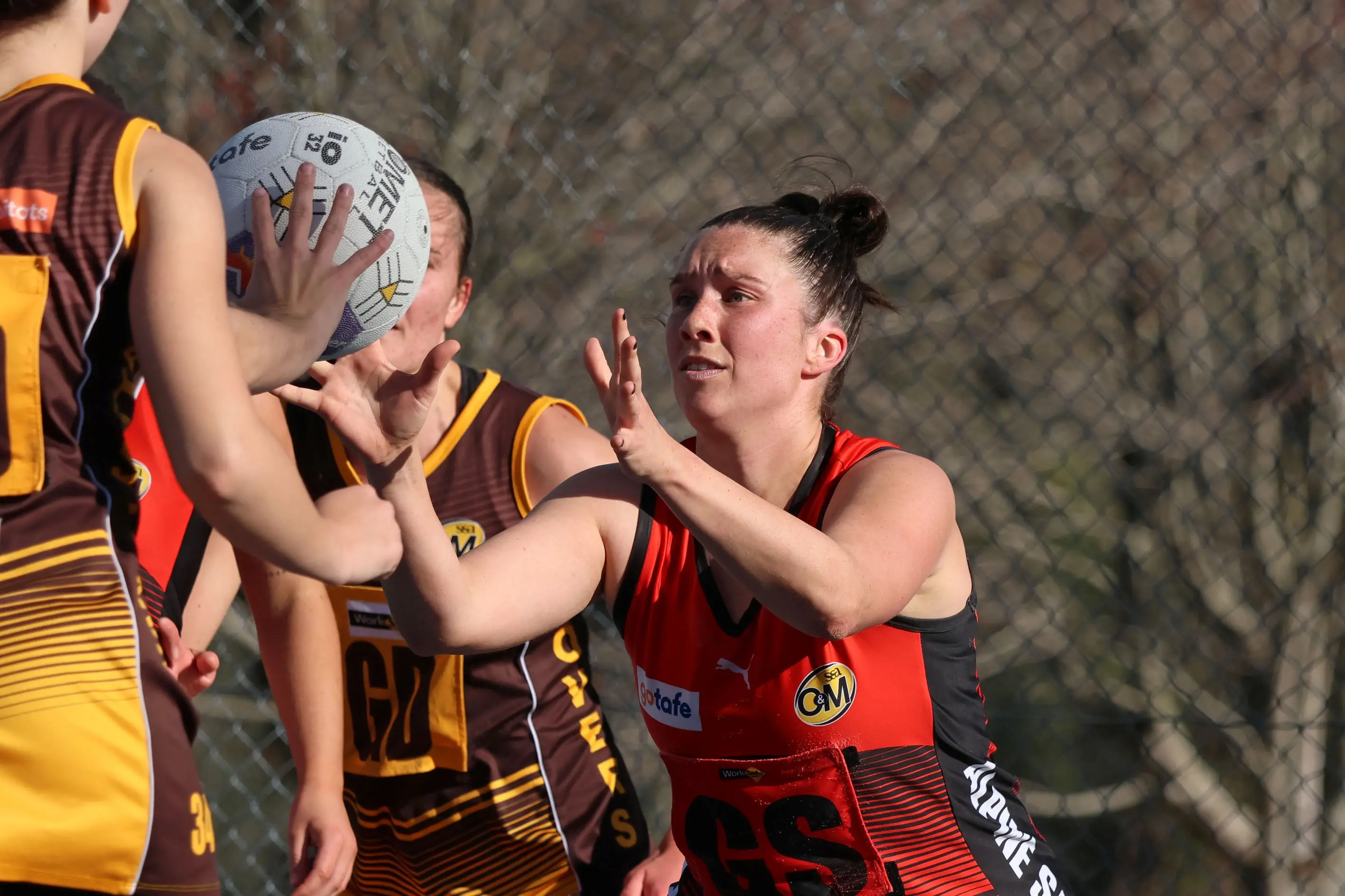 <p>ATTACKING OPTION: Emma Sharp calls for the ball in the Saints\\' shooting end. PHOTOS: Janet Watt</p>\\n