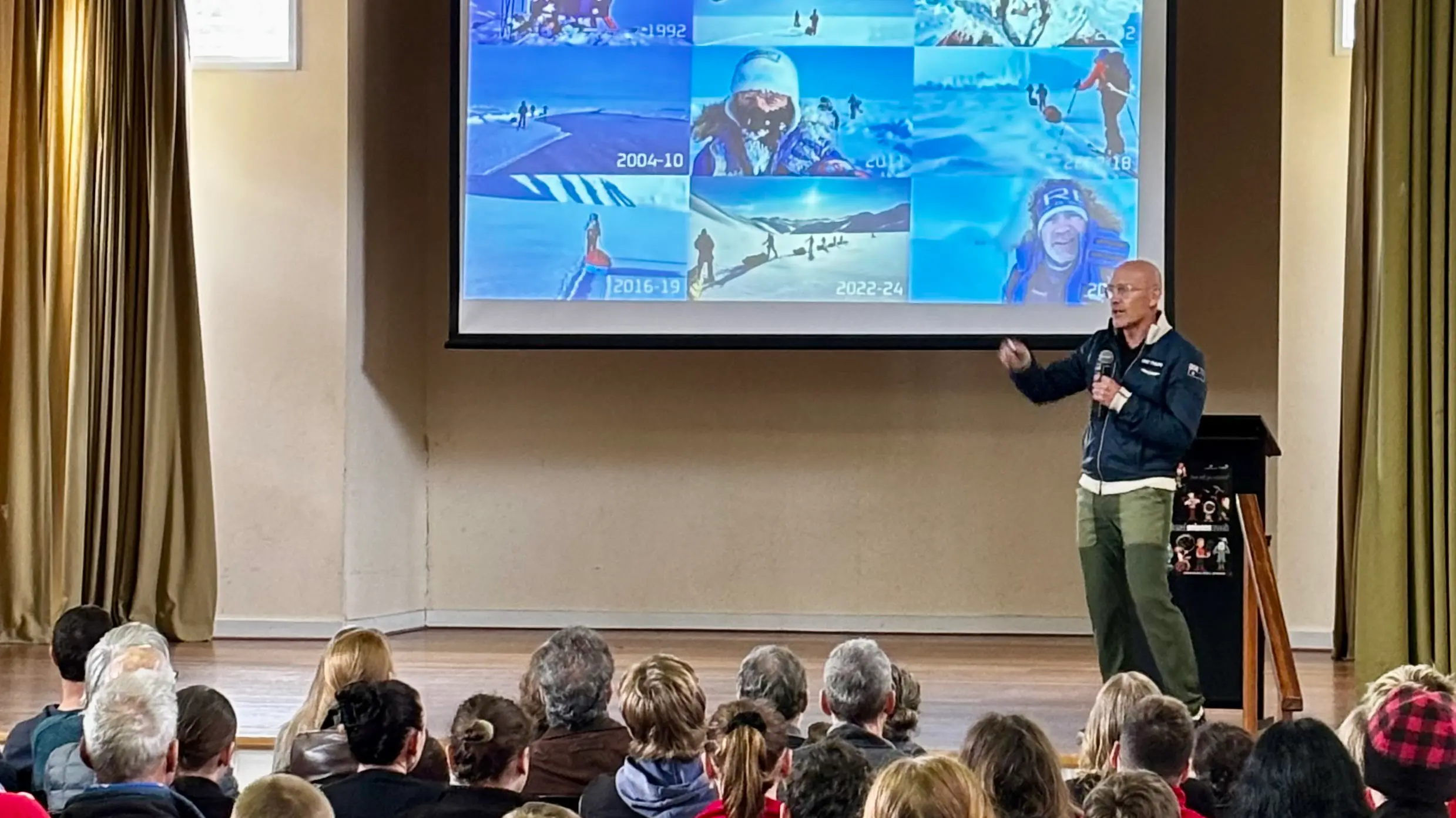 Eric entertains large crowd with his polar and space exploits