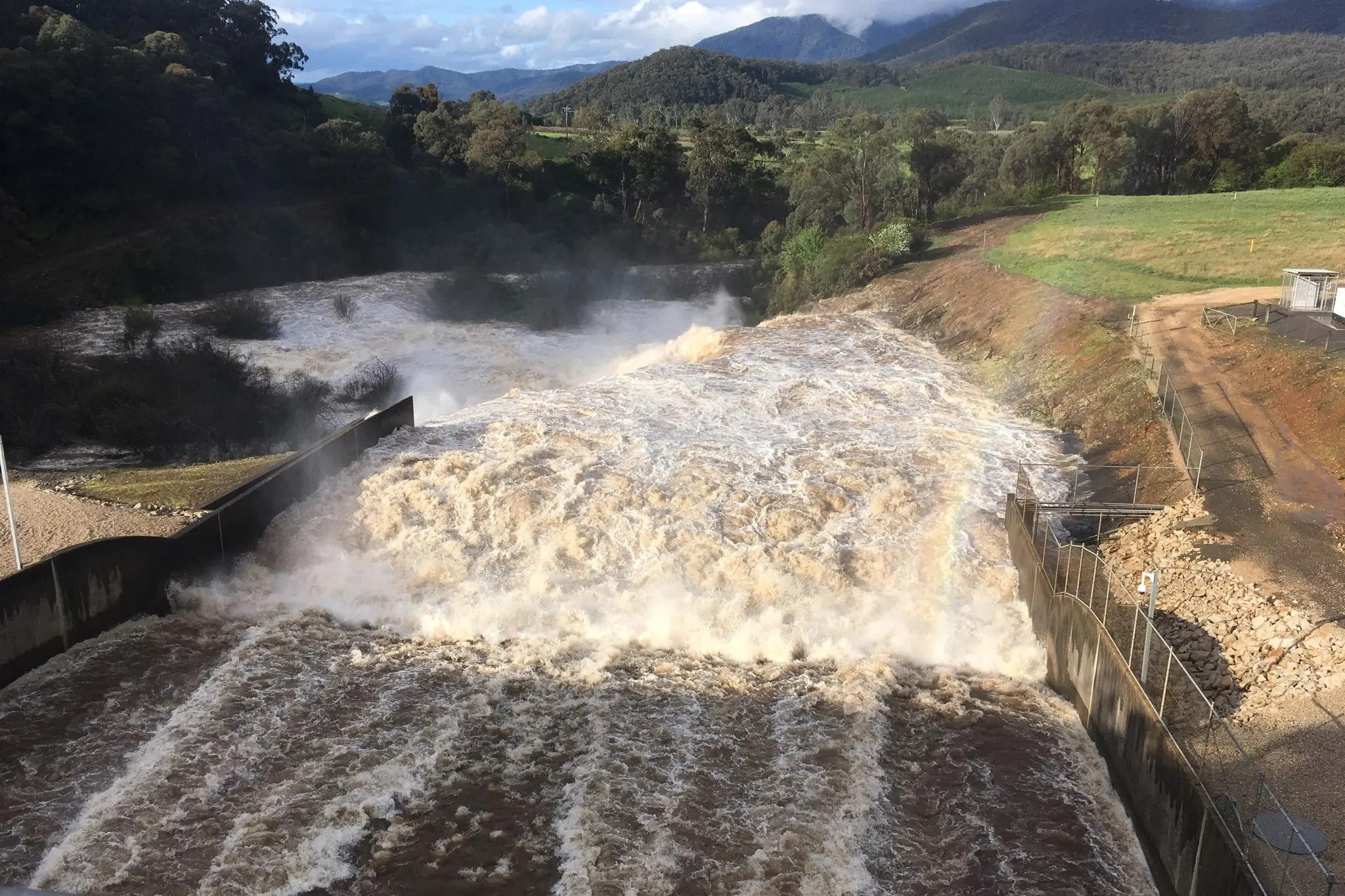 <p>PLENTY OF WATER: Myrtleford\\'s wettest winter in four years is continuing to see rainfall run out of Lake Buffalo and into the Buffalo River.</p>\\n