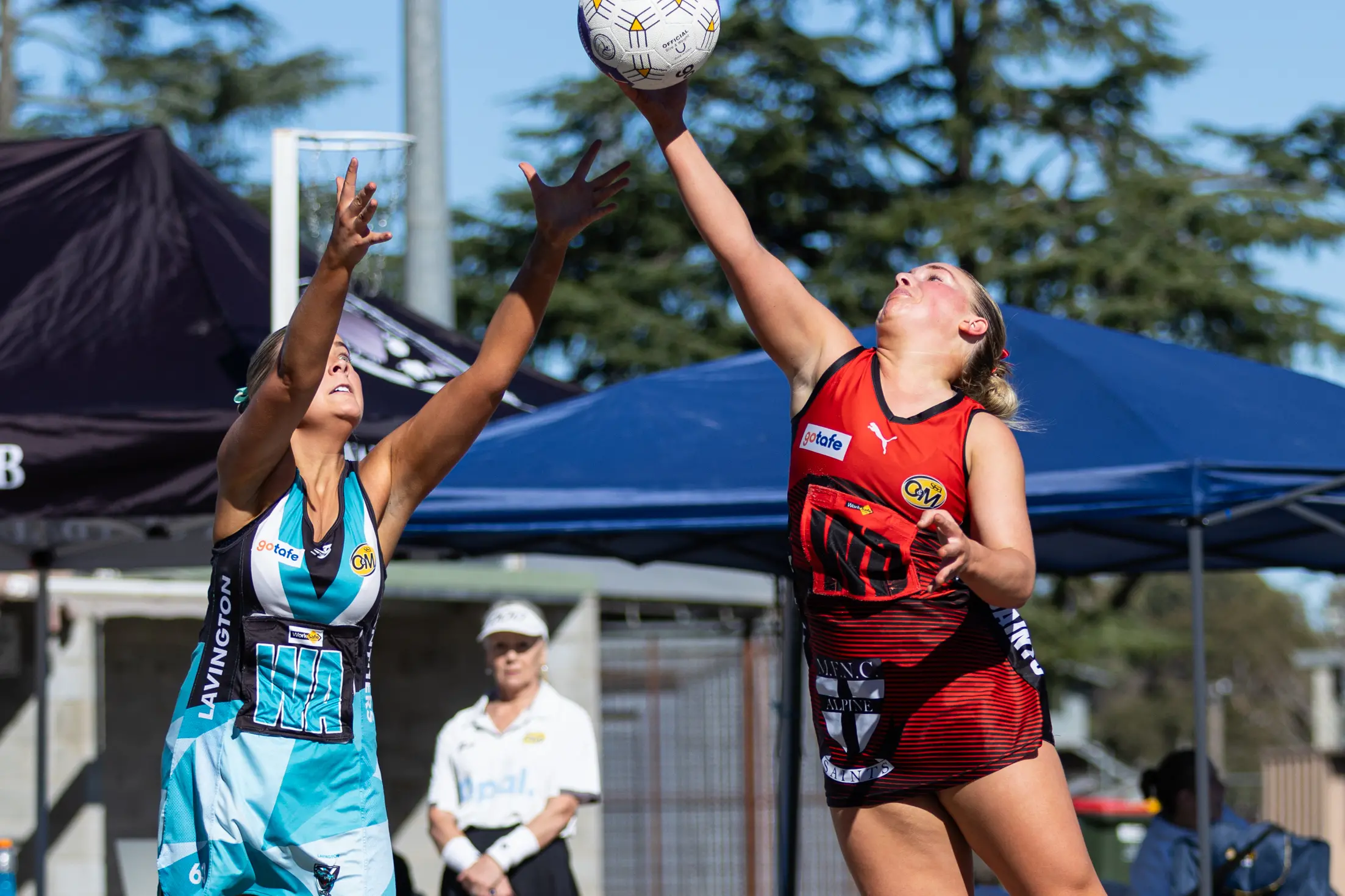 <p>LEAPIN\\' LAYLA: Layla Graham launches herself to get the interception. PHOTOS: Marc Bongers</p>\\n