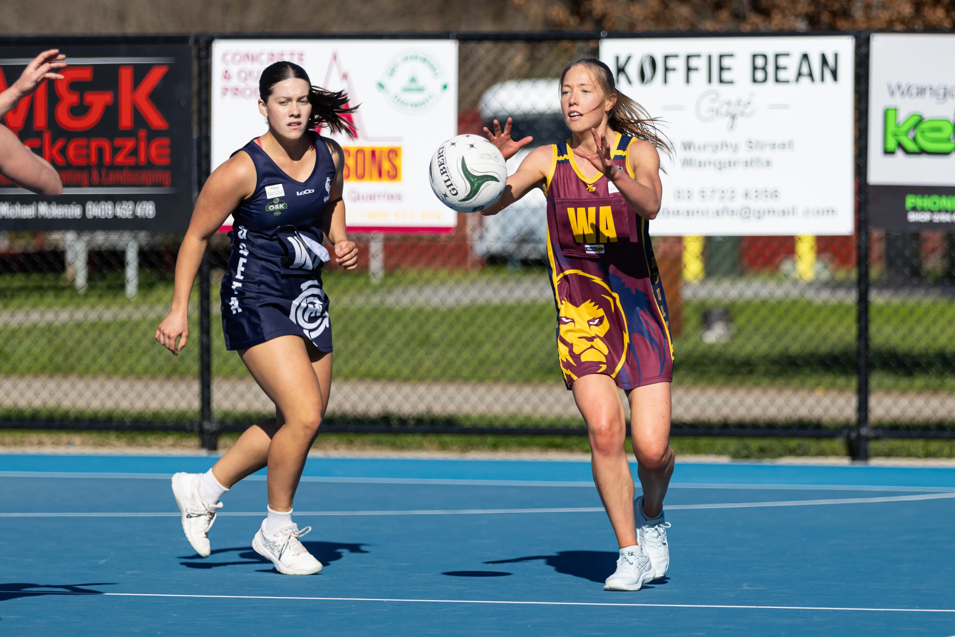 <p>DANGEROUS POSITION: Zoe Lawson receives the pass on the wing. PHOTOS: Marc Bongers</p>\\n
